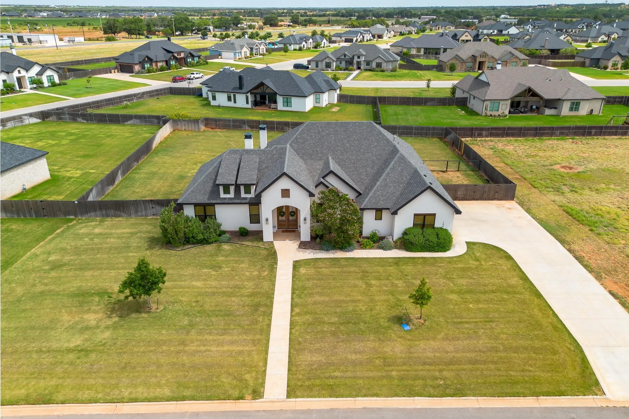 Single Family Residence For Sale in Taylor County , 186 Gainesway Drive, Abilene, Texas 79606, 4 Bedroom, 3 Bathroom, 2 Garage spaces, 2,473 Sqft, built in 2022, mls#21363112, Real Estate Agent in Abilene, Homes For Sale in Taylor county, Homes For Sale in Abilene, Realtor in Abilene Texas, Real Estate Brokerage Independent Realty Texas, Luminita Cordes Realtor