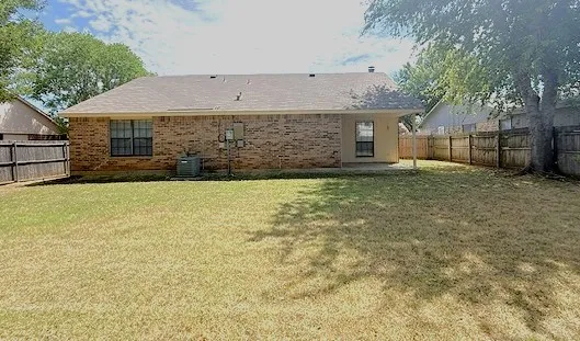 Single Family Residence For Rent in Tarrant County , 7524 Blue Sage Circle, Fort Worth, Texas 76123, 3 Bedroom, 2 Bathroom, 2 Garage spaces, 1,528 Sqft, built in 1985, mls#21363187, Real Estate Agent in Fort Worth, Homes For Rent in Tarrant county, Homes For Rent in Fort Worth, Realtor in Fort Worth Texas, Real Estate Brokerage Independent Realty Texas, Luminita Cordes Realtor