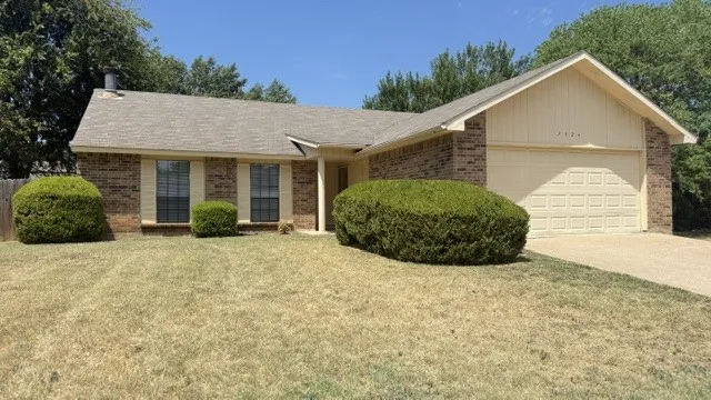 Single Family Residence For Rent in Tarrant County , 7524 Blue Sage Circle, Fort Worth, Texas 76123, 3 Bedroom, 2 Bathroom, 2 Garage spaces, 1,528 Sqft, built in 1985, mls#21363187, Real Estate Agent in Fort Worth, Homes For Rent in Tarrant county, Homes For Rent in Fort Worth, Realtor in Fort Worth Texas, Real Estate Brokerage Independent Realty Texas, Luminita Cordes Realtor