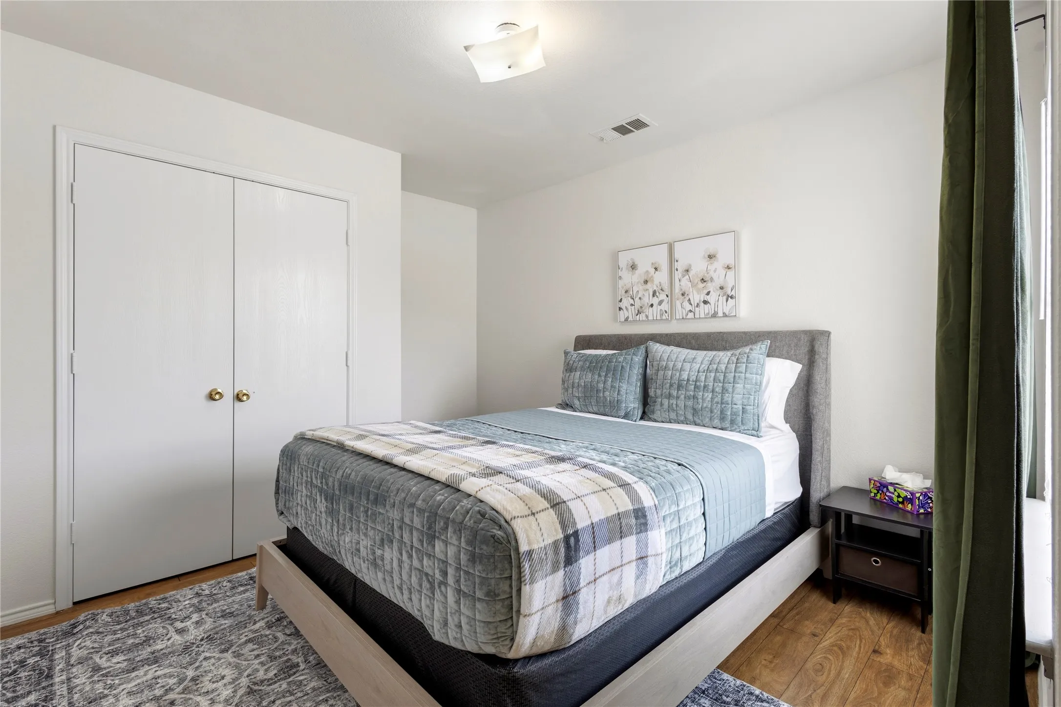 Townhouse For Rent in Tarrant County , 1081 Enfilar Lane, Arlington, Texas 76017, 3 Bedroom, 3 Bathroom, 2 Garage spaces, 1,404 Sqft, built in 2000, mls#21363329, Real Estate Agent in Arlington, Homes For Rent in Tarrant county, Homes For Rent in Arlington, Realtor in Arlington Texas, Real Estate Brokerage Independent Realty Texas, Luminita Cordes Realtor