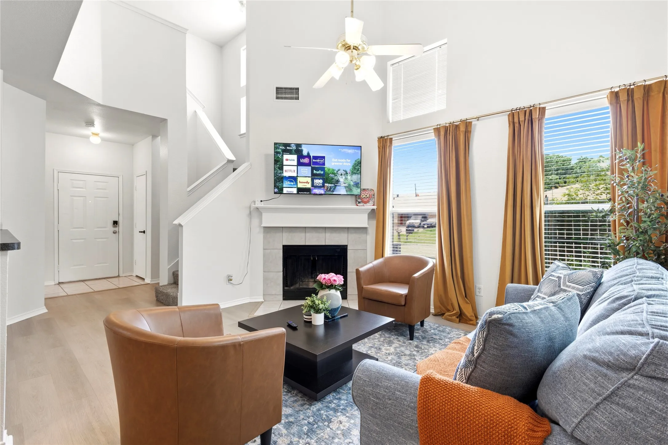 Townhouse For Rent in Tarrant County , 1081 Enfilar Lane, Arlington, Texas 76017, 3 Bedroom, 3 Bathroom, 2 Garage spaces, 1,404 Sqft, built in 2000, mls#21363329, Real Estate Agent in Arlington, Homes For Rent in Tarrant county, Homes For Rent in Arlington, Realtor in Arlington Texas, Real Estate Brokerage Independent Realty Texas, Luminita Cordes Realtor