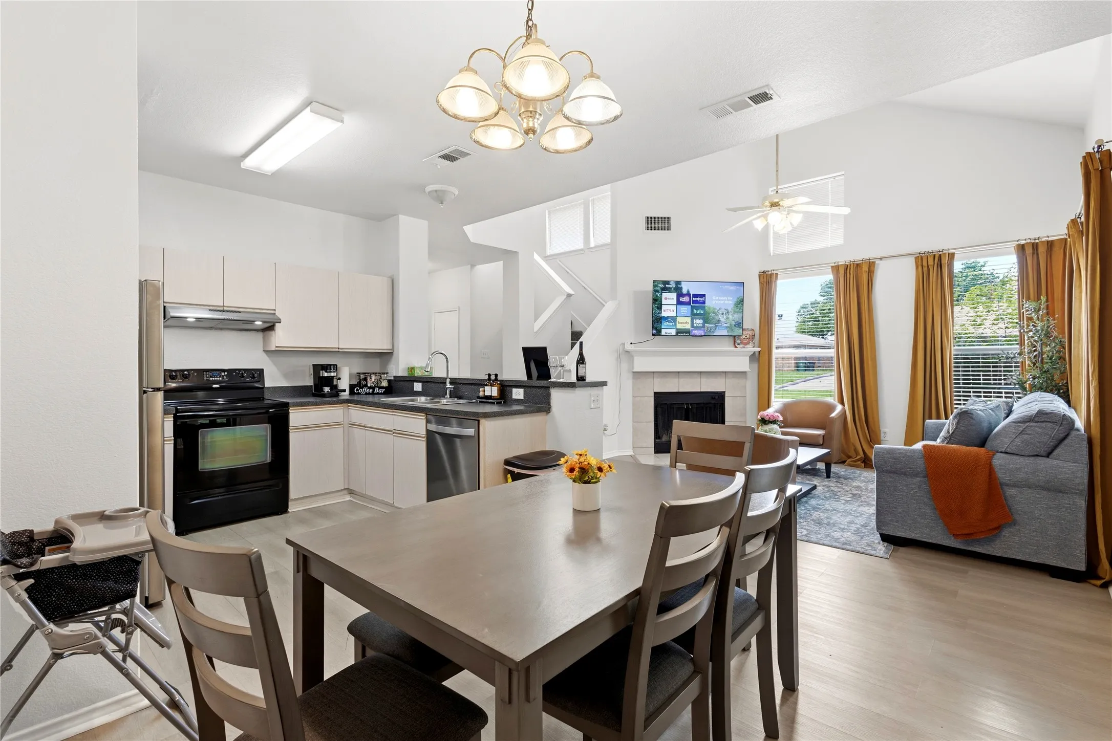 Townhouse For Rent in Tarrant County , 1081 Enfilar Lane, Arlington, Texas 76017, 3 Bedroom, 3 Bathroom, 2 Garage spaces, 1,404 Sqft, built in 2000, mls#21363329, Real Estate Agent in Arlington, Homes For Rent in Tarrant county, Homes For Rent in Arlington, Realtor in Arlington Texas, Real Estate Brokerage Independent Realty Texas, Luminita Cordes Realtor