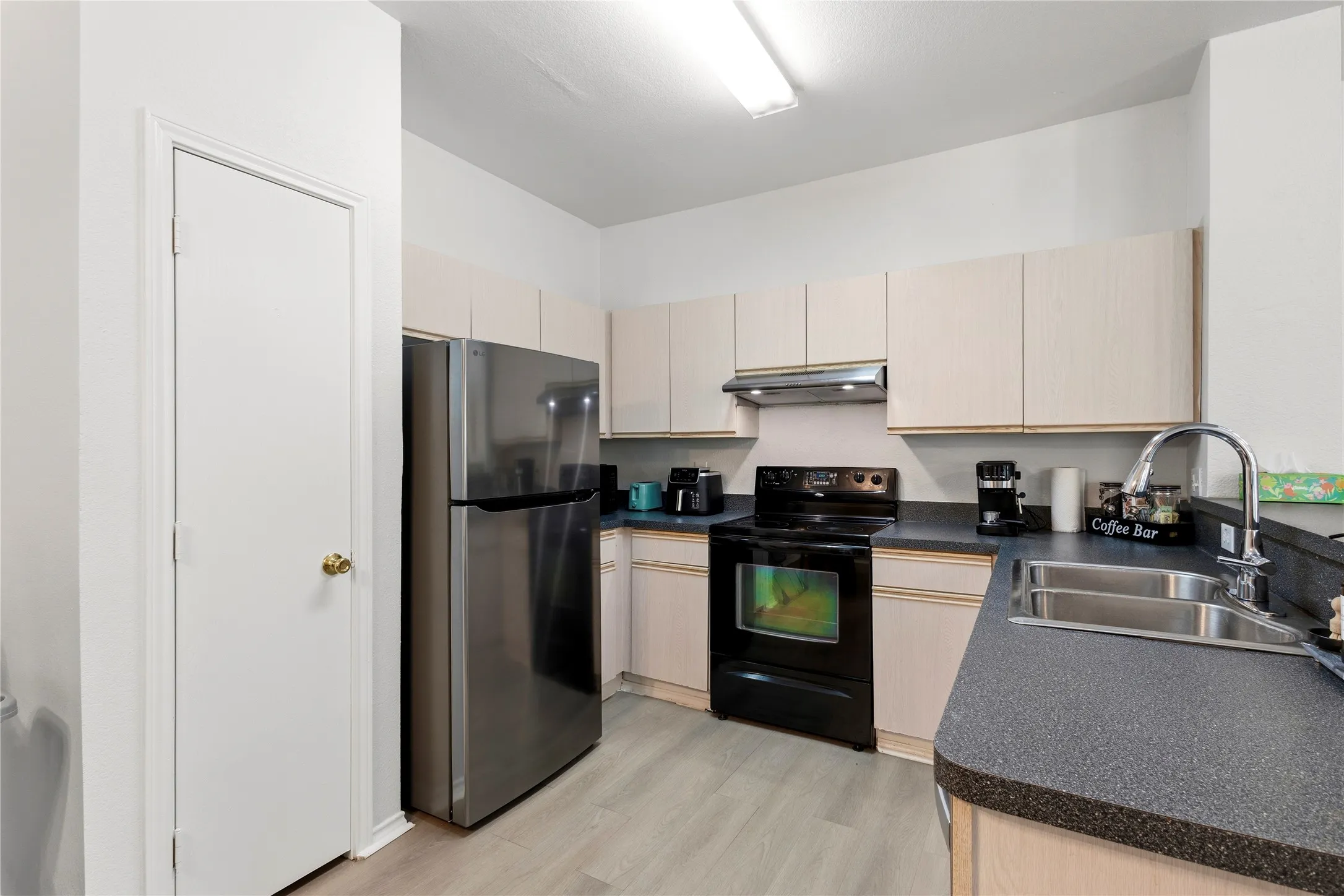Townhouse For Rent in Tarrant County , 1081 Enfilar Lane, Arlington, Texas 76017, 3 Bedroom, 3 Bathroom, 2 Garage spaces, 1,404 Sqft, built in 2000, mls#21363329, Real Estate Agent in Arlington, Homes For Rent in Tarrant county, Homes For Rent in Arlington, Realtor in Arlington Texas, Real Estate Brokerage Independent Realty Texas, Luminita Cordes Realtor