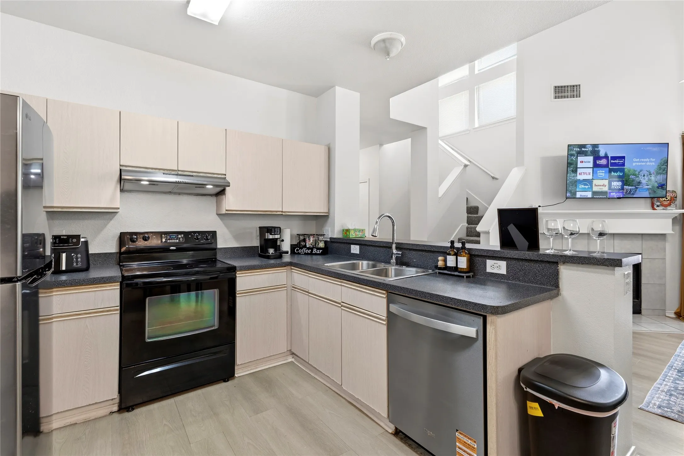 Townhouse For Rent in Tarrant County , 1081 Enfilar Lane, Arlington, Texas 76017, 3 Bedroom, 3 Bathroom, 2 Garage spaces, 1,404 Sqft, built in 2000, mls#21363329, Real Estate Agent in Arlington, Homes For Rent in Tarrant county, Homes For Rent in Arlington, Realtor in Arlington Texas, Real Estate Brokerage Independent Realty Texas, Luminita Cordes Realtor