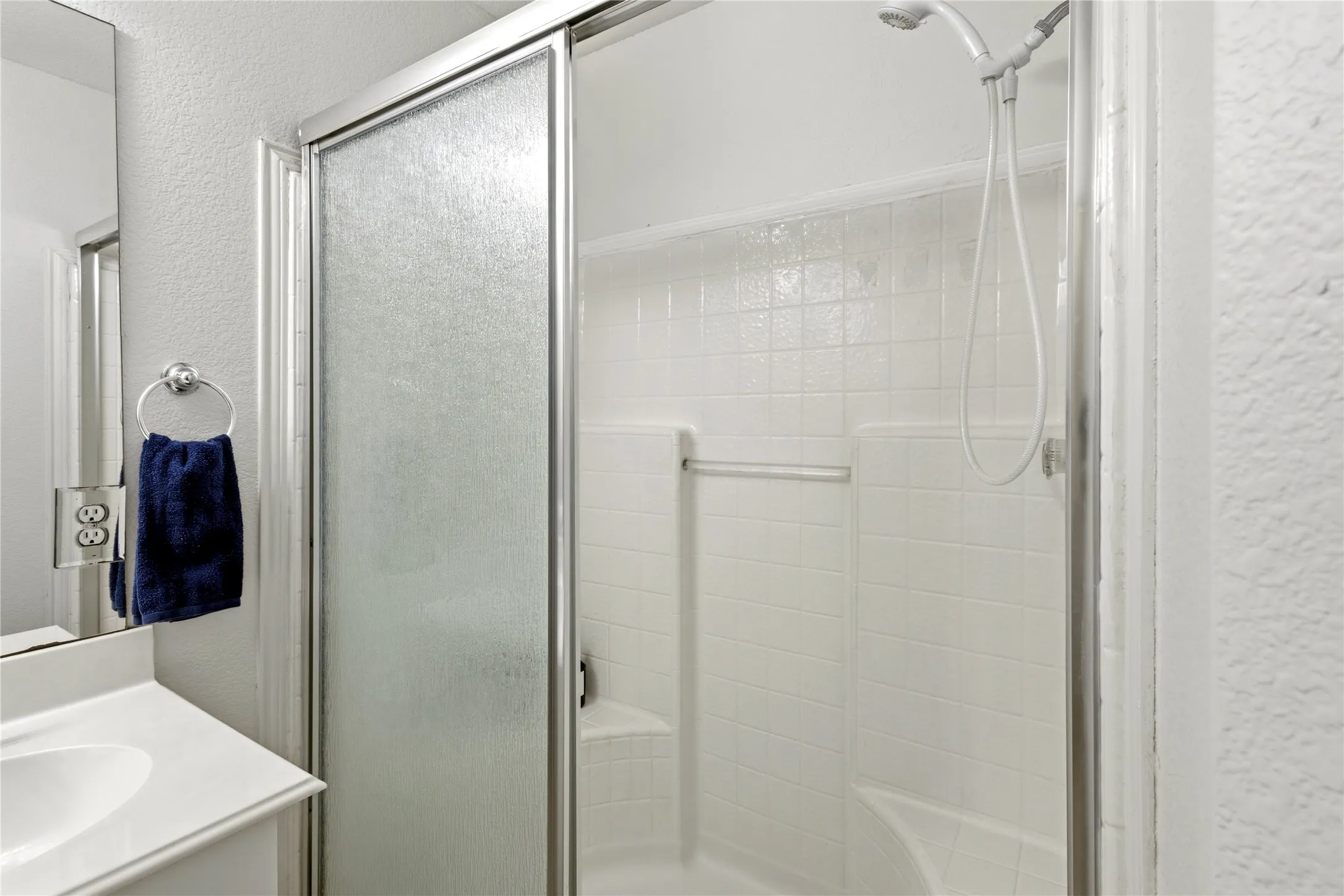 Townhouse For Rent in Tarrant County , 1081 Enfilar Lane, Arlington, Texas 76017, 3 Bedroom, 3 Bathroom, 2 Garage spaces, 1,404 Sqft, built in 2000, mls#21363329, Real Estate Agent in Arlington, Homes For Rent in Tarrant county, Homes For Rent in Arlington, Realtor in Arlington Texas, Real Estate Brokerage Independent Realty Texas, Luminita Cordes Realtor