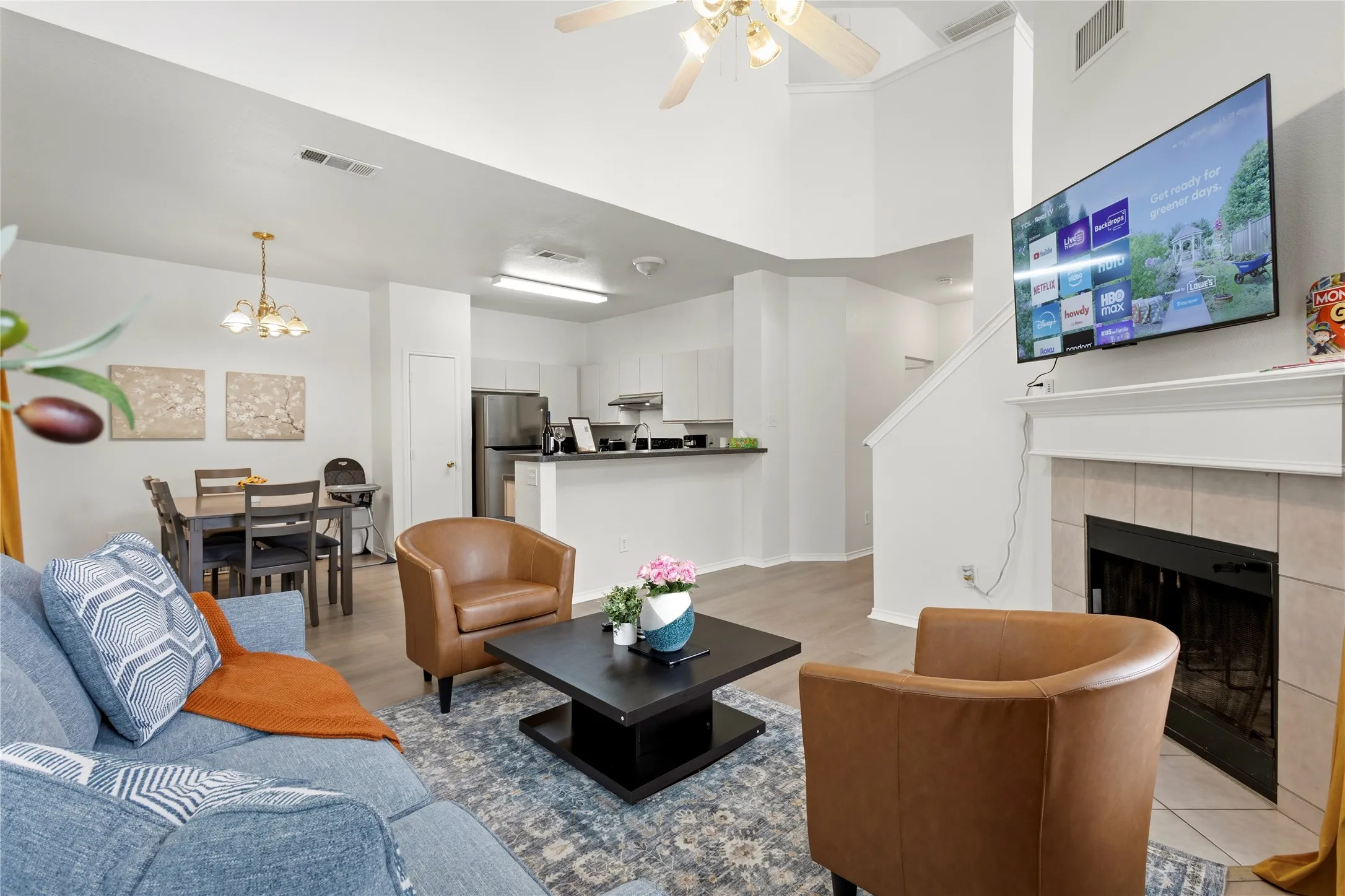 Townhouse For Rent in Tarrant County , 1081 Enfilar Lane, Arlington, Texas 76017, 3 Bedroom, 3 Bathroom, 2 Garage spaces, 1,404 Sqft, built in 2000, mls#21363329, Real Estate Agent in Arlington, Homes For Rent in Tarrant county, Homes For Rent in Arlington, Realtor in Arlington Texas, Real Estate Brokerage Independent Realty Texas, Luminita Cordes Realtor