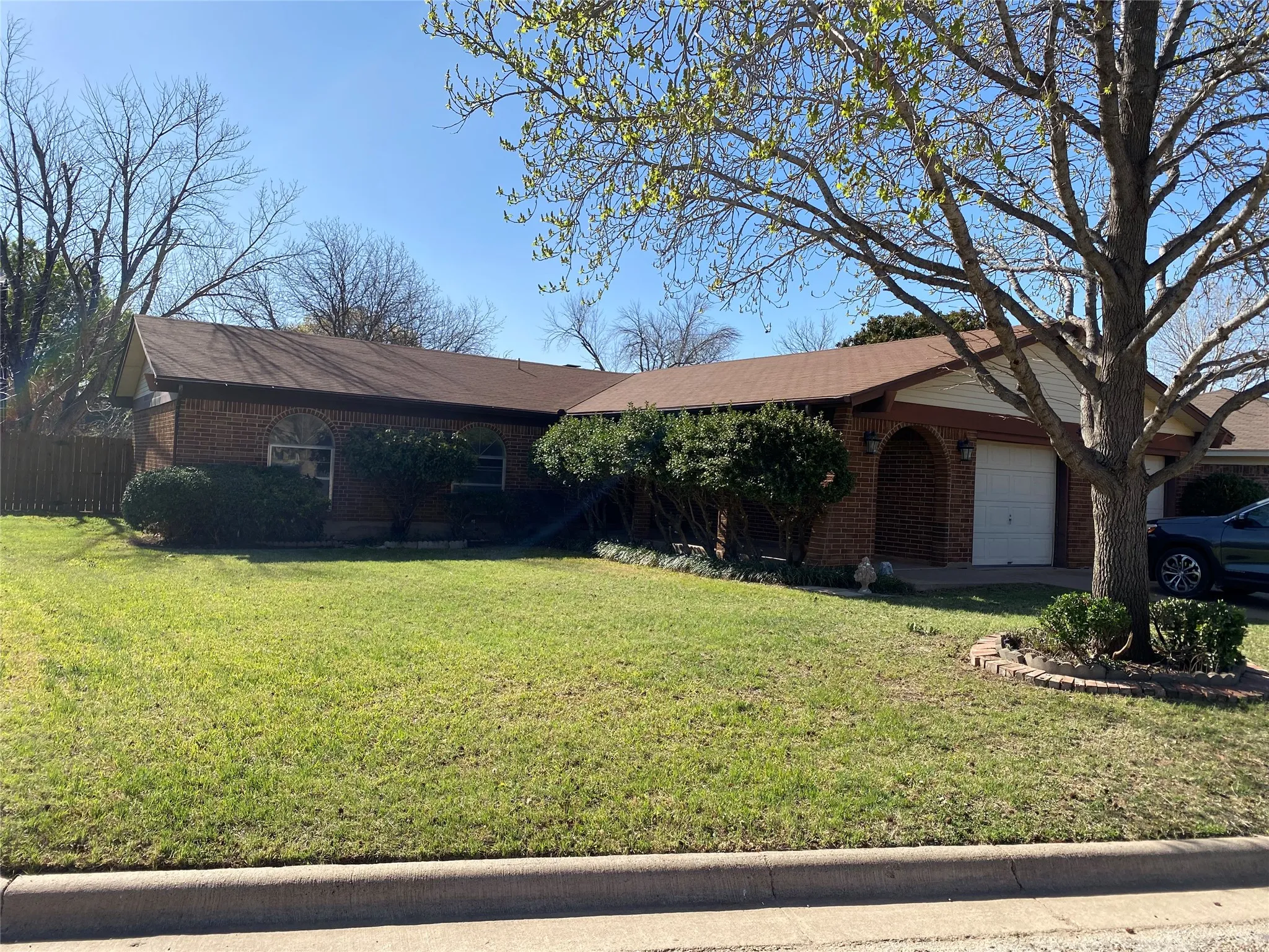Single Family Residence For Rent in Taylor County , 4841 Oaklawn Drive, Abilene, Texas 79606, 3 Bedroom, 2 Bathroom, 2 Garage spaces, 1,674 Sqft, built in 1975, mls#21363296, Real Estate Agent in Abilene, Homes For Rent in Taylor county, Homes For Rent in Abilene, Realtor in Abilene Texas, Real Estate Brokerage Independent Realty Texas, Luminita Cordes Realtor