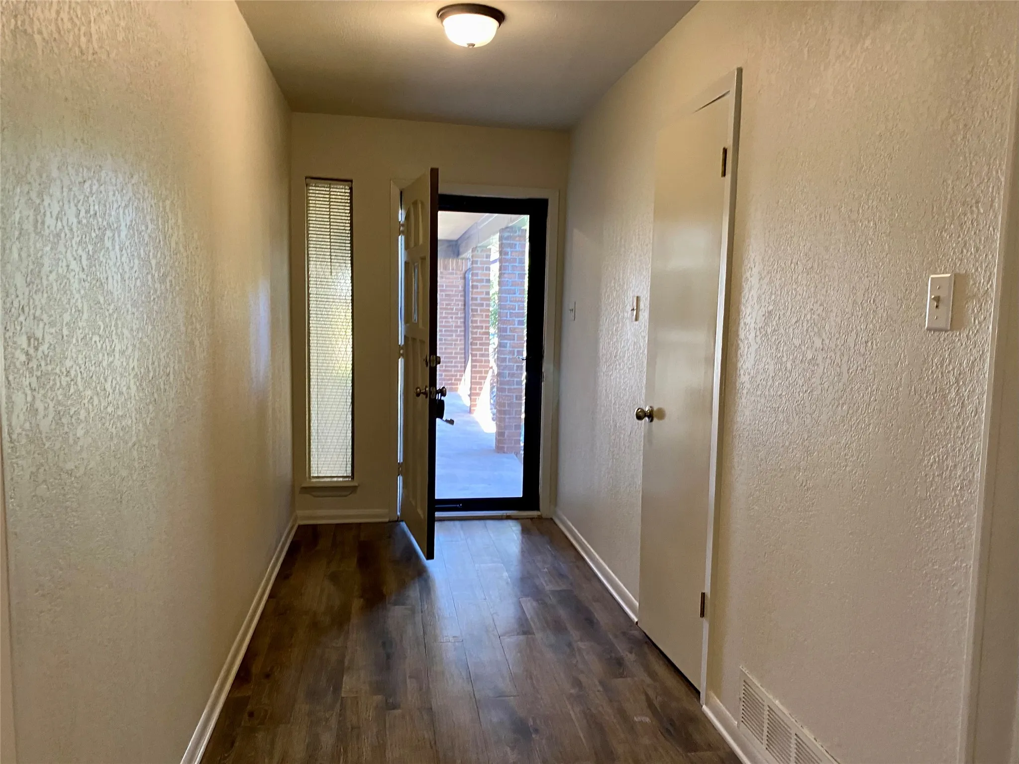 Single Family Residence For Rent in Taylor County , 4841 Oaklawn Drive, Abilene, Texas 79606, 3 Bedroom, 2 Bathroom, 2 Garage spaces, 1,674 Sqft, built in 1975, mls#21363296, Real Estate Agent in Abilene, Homes For Rent in Taylor county, Homes For Rent in Abilene, Realtor in Abilene Texas, Real Estate Brokerage Independent Realty Texas, Luminita Cordes Realtor
