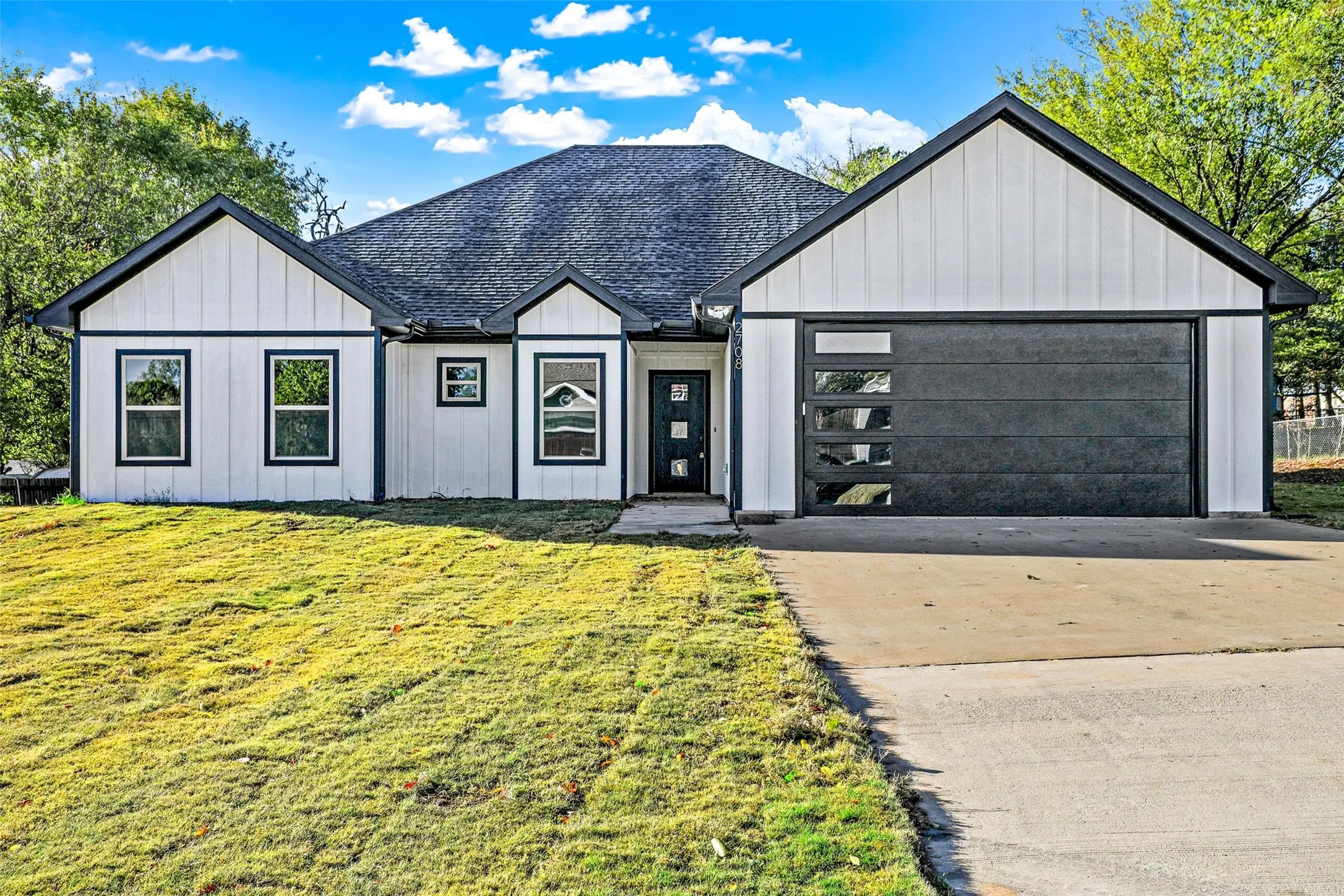 Single Family Residence For Sale in Grayson County , 2708 Flora Lane, Denison, Texas 75020, 3 Bedroom, 2 Bathroom, 2 Garage spaces, 1,865 Sqft, built in 2022, Price $350,000, mls#21362628, Real Estate Agent in Denison, Homes For Sale in Grayson county, Homes For Sale in Denison, Realtor in Denison Texas, Real Estate Brokerage Independent Realty Texas, Luminita Cordes Realtor