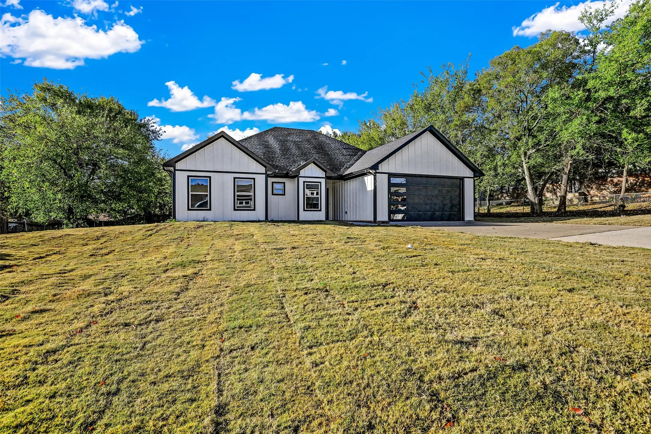 Single Family Residence For Sale in Grayson County , 2708 Flora Lane, Denison, Texas 75020, 3 Bedroom, 2 Bathroom, 2 Garage spaces, 1,865 Sqft, built in 2022, Price $350,000, mls#21362628, Real Estate Agent in Denison, Homes For Sale in Grayson county, Homes For Sale in Denison, Realtor in Denison Texas, Real Estate Brokerage Independent Realty Texas, Luminita Cordes Realtor