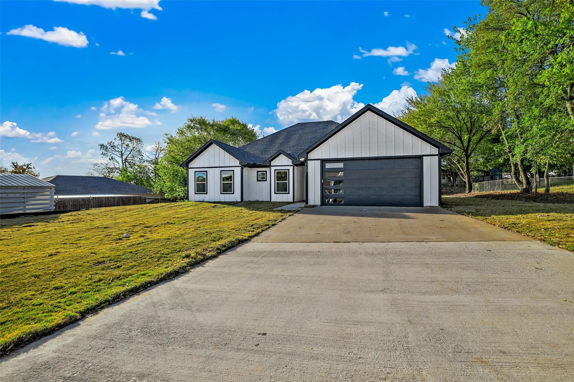 Single Family Residence For Sale in Grayson County , 2708 Flora Lane, Denison, Texas 75020, 3 Bedroom, 2 Bathroom, 2 Garage spaces, 1,865 Sqft, built in 2022, Price $350,000, mls#21362628, Real Estate Agent in Denison, Homes For Sale in Grayson county, Homes For Sale in Denison, Realtor in Denison Texas, Real Estate Brokerage Independent Realty Texas, Luminita Cordes Realtor