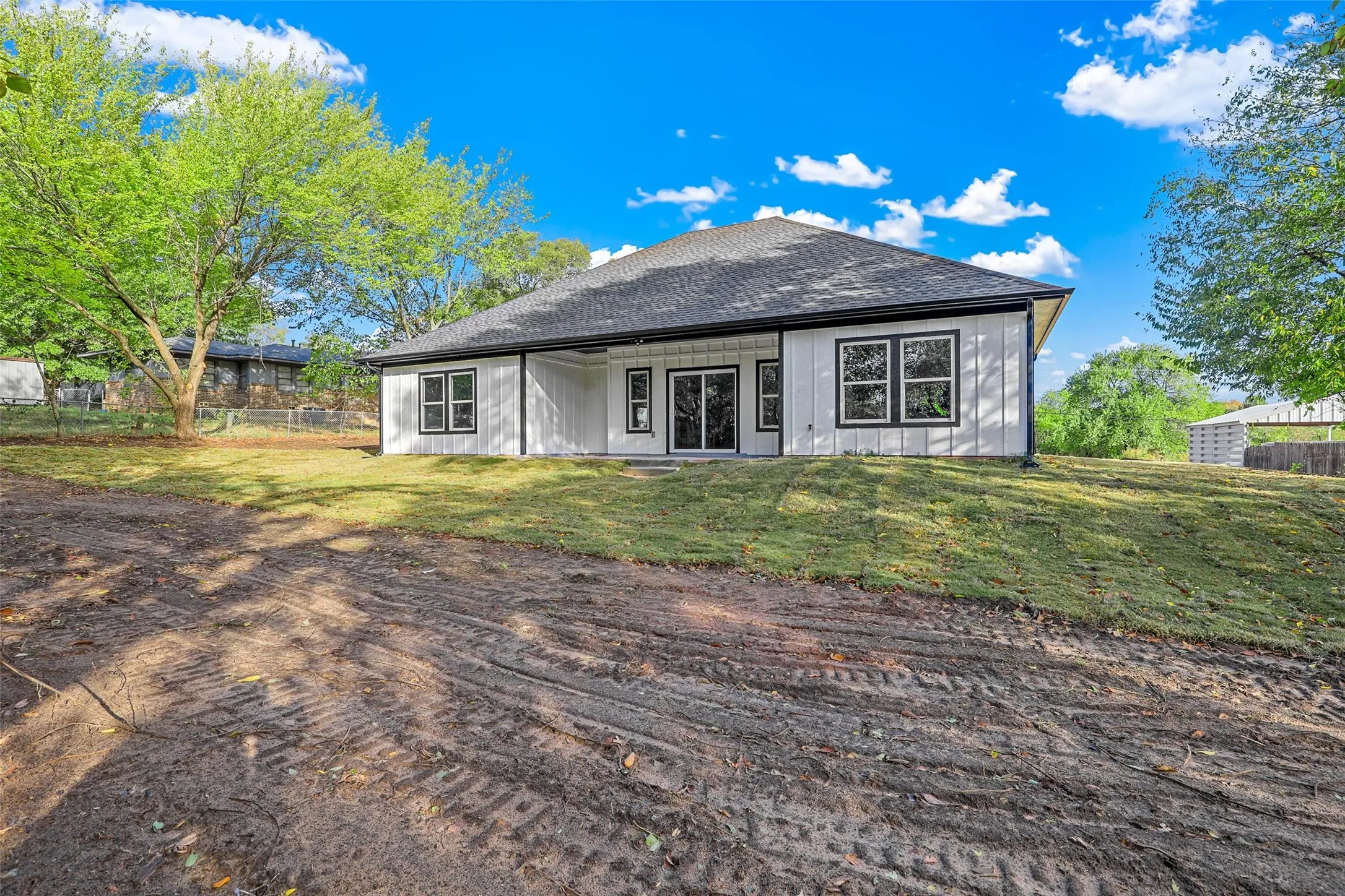 Single Family Residence For Sale in Grayson County , 2708 Flora Lane, Denison, Texas 75020, 3 Bedroom, 2 Bathroom, 2 Garage spaces, 1,865 Sqft, built in 2022, Price $350,000, mls#21362628, Real Estate Agent in Denison, Homes For Sale in Grayson county, Homes For Sale in Denison, Realtor in Denison Texas, Real Estate Brokerage Independent Realty Texas, Luminita Cordes Realtor