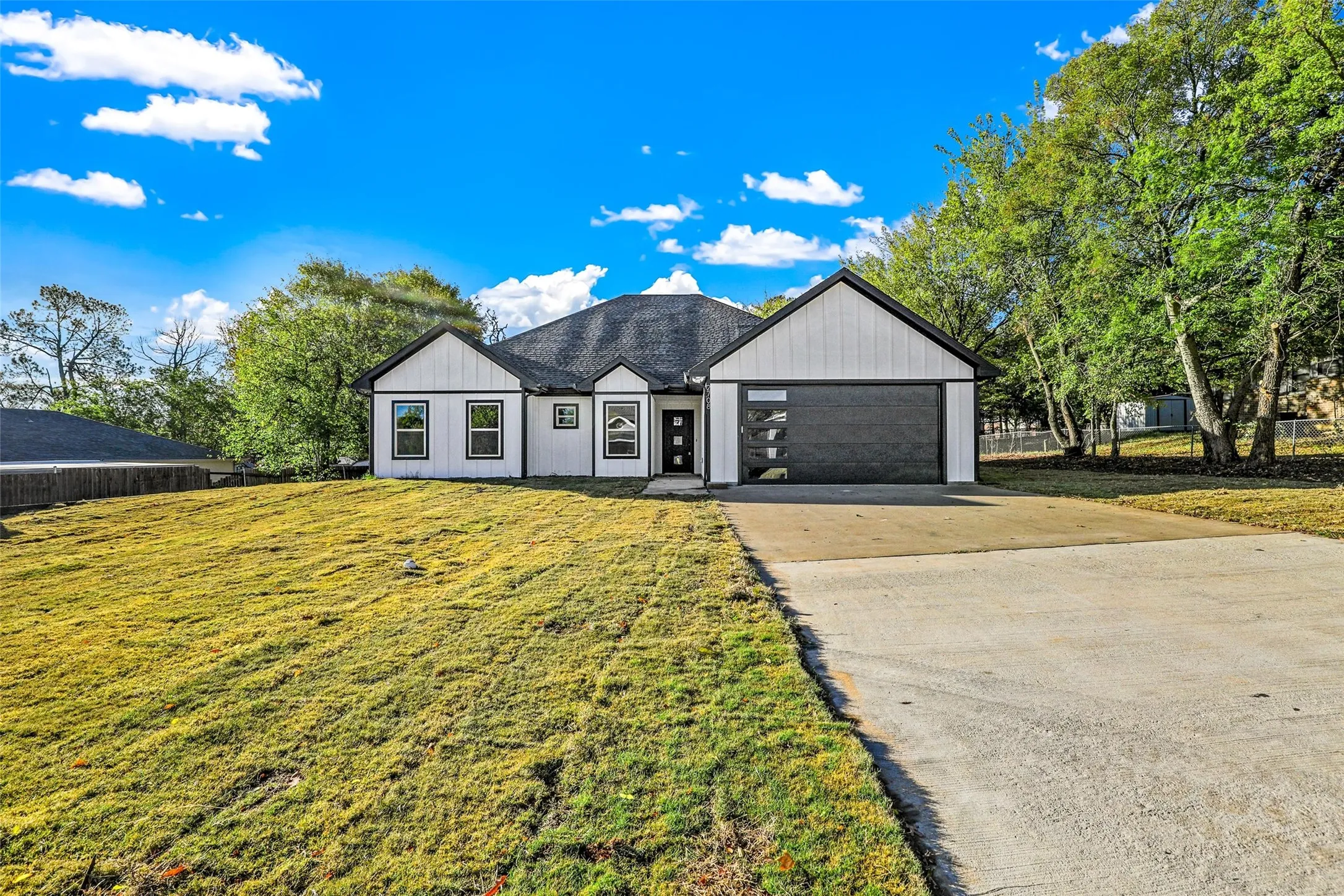 Single Family Residence For Sale in Grayson County , 2708 Flora Lane, Denison, Texas 75020, 3 Bedroom, 2 Bathroom, 2 Garage spaces, 1,865 Sqft, built in 2022, Price $350,000, mls#21362628, Real Estate Agent in Denison, Homes For Sale in Grayson county, Homes For Sale in Denison, Realtor in Denison Texas, Real Estate Brokerage Independent Realty Texas, Luminita Cordes Realtor