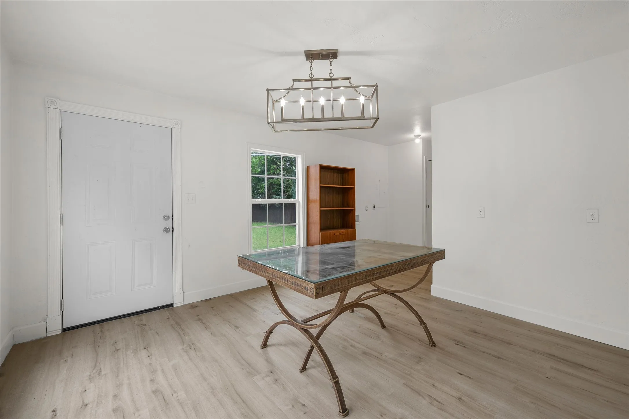 Single Family Residence For Sale in Bell County , 1211 S 17th Street, Temple, Texas 76504, 4 Bedroom, 3 Bathroom, Garage spaces, 1,683 Sqft, built in 1949, mls#21363125, Real Estate Agent in Temple, Homes For Sale in Bell county, Homes For Sale in Temple, Realtor in Temple Texas, Real Estate Brokerage Independent Realty Texas, Luminita Cordes Realtor