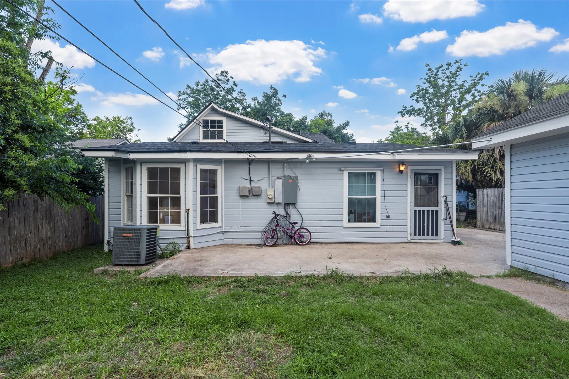 Single Family Residence For Sale in Bell County , 1211 S 17th Street, Temple, Texas 76504, 4 Bedroom, 3 Bathroom, Garage spaces, 1,683 Sqft, built in 1949, mls#21363125, Real Estate Agent in Temple, Homes For Sale in Bell county, Homes For Sale in Temple, Realtor in Temple Texas, Real Estate Brokerage Independent Realty Texas, Luminita Cordes Realtor