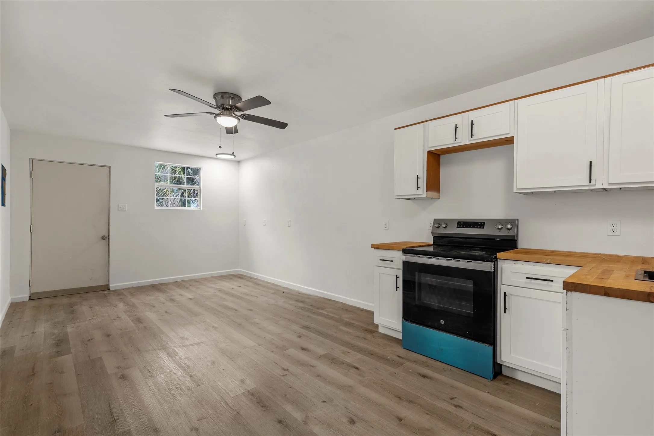 Single Family Residence For Sale in Bell County , 1211 S 17th Street, Temple, Texas 76504, 4 Bedroom, 3 Bathroom, Garage spaces, 1,683 Sqft, built in 1949, mls#21363125, Real Estate Agent in Temple, Homes For Sale in Bell county, Homes For Sale in Temple, Realtor in Temple Texas, Real Estate Brokerage Independent Realty Texas, Luminita Cordes Realtor