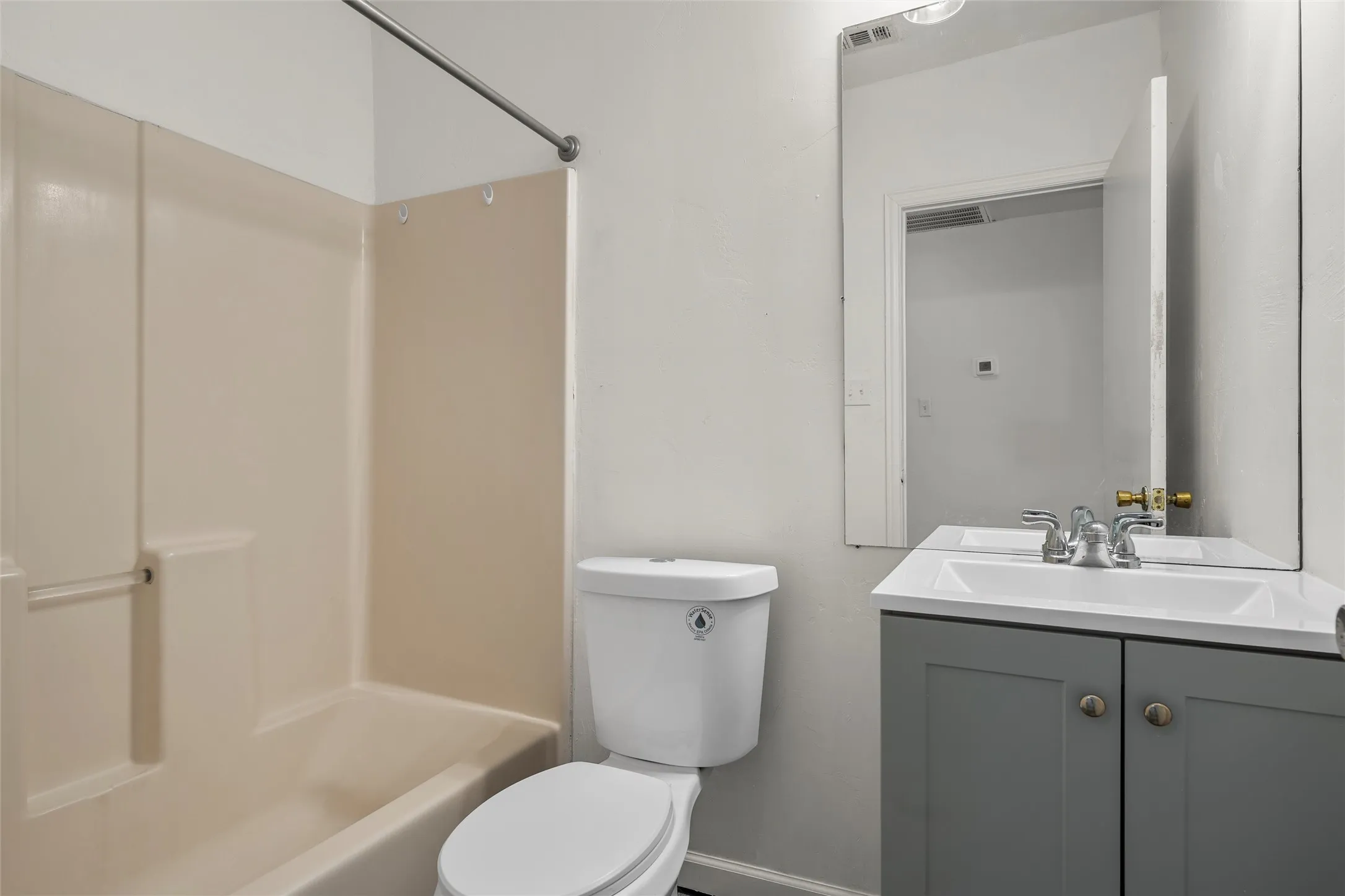Single Family Residence For Sale in Bell County , 1211 S 17th Street, Temple, Texas 76504, 4 Bedroom, 3 Bathroom, Garage spaces, 1,683 Sqft, built in 1949, mls#21363125, Real Estate Agent in Temple, Homes For Sale in Bell county, Homes For Sale in Temple, Realtor in Temple Texas, Real Estate Brokerage Independent Realty Texas, Luminita Cordes Realtor