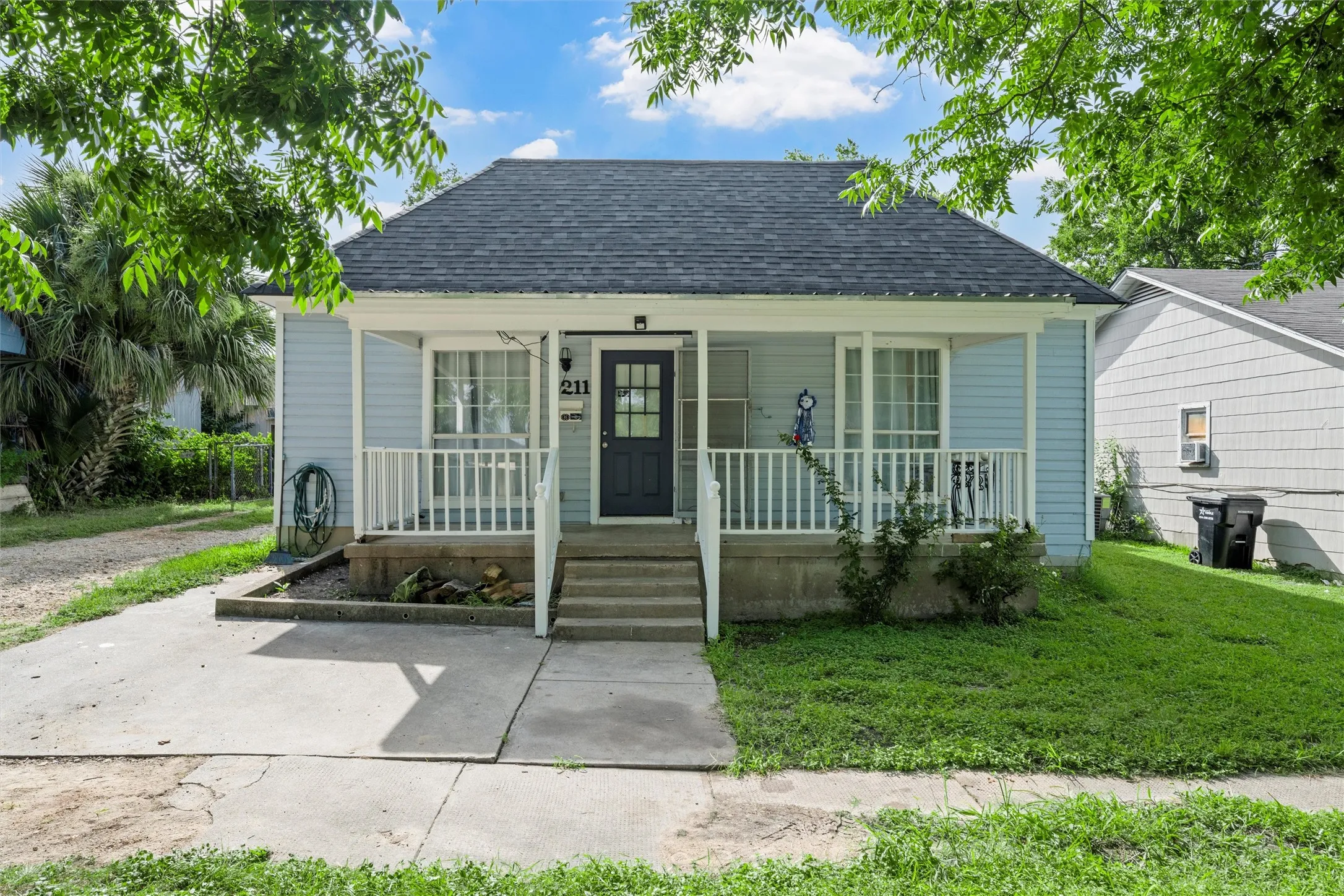 Single Family Residence For Sale in Bell County , 1211 S 17th Street, Temple, Texas 76504, 4 Bedroom, 3 Bathroom, Garage spaces, 1,683 Sqft, built in 1949, mls#21363125, Real Estate Agent in Temple, Homes For Sale in Bell county, Homes For Sale in Temple, Realtor in Temple Texas, Real Estate Brokerage Independent Realty Texas, Luminita Cordes Realtor