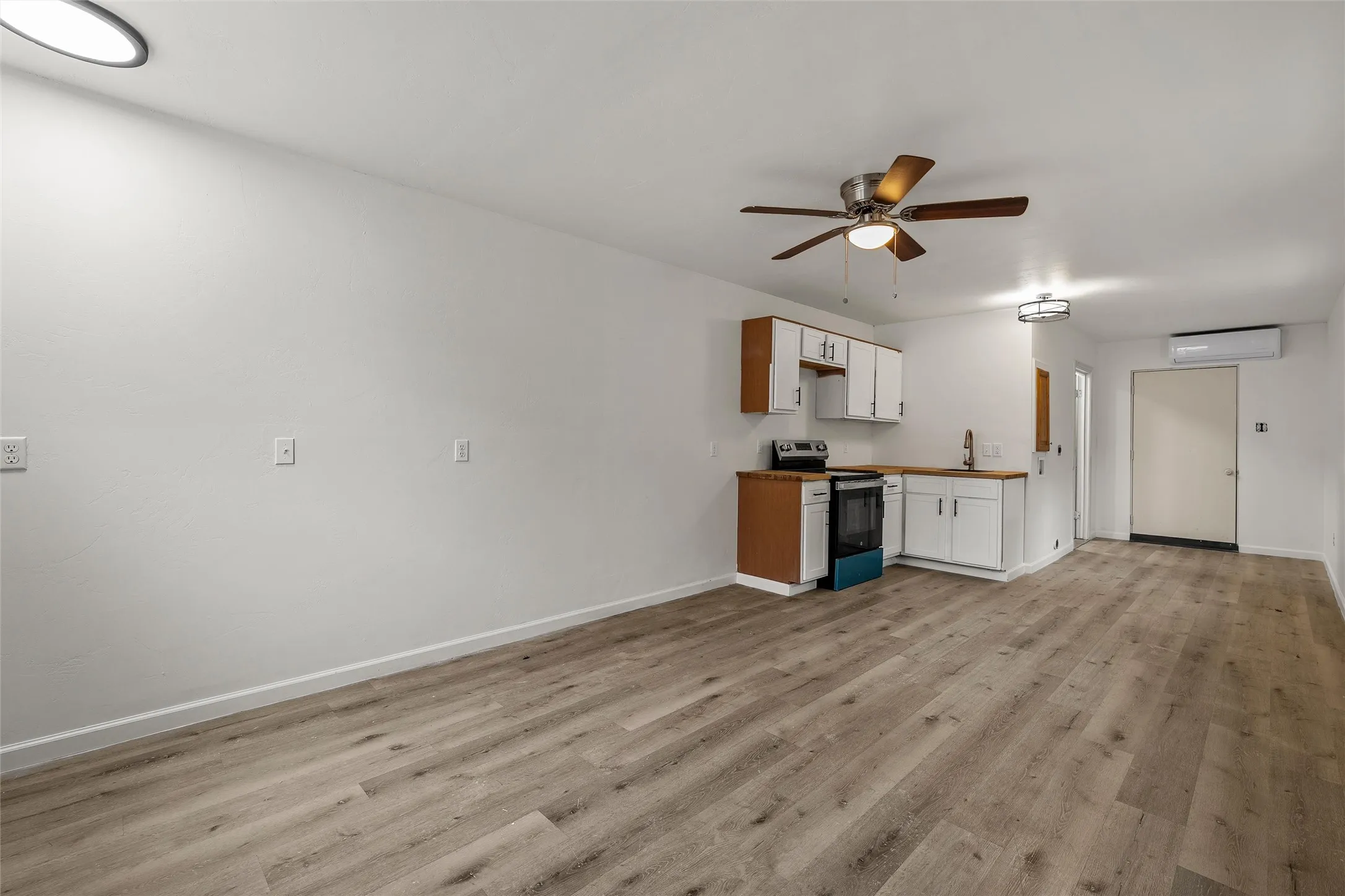 Single Family Residence For Sale in Bell County , 1211 S 17th Street, Temple, Texas 76504, 4 Bedroom, 3 Bathroom, Garage spaces, 1,683 Sqft, built in 1949, mls#21363125, Real Estate Agent in Temple, Homes For Sale in Bell county, Homes For Sale in Temple, Realtor in Temple Texas, Real Estate Brokerage Independent Realty Texas, Luminita Cordes Realtor
