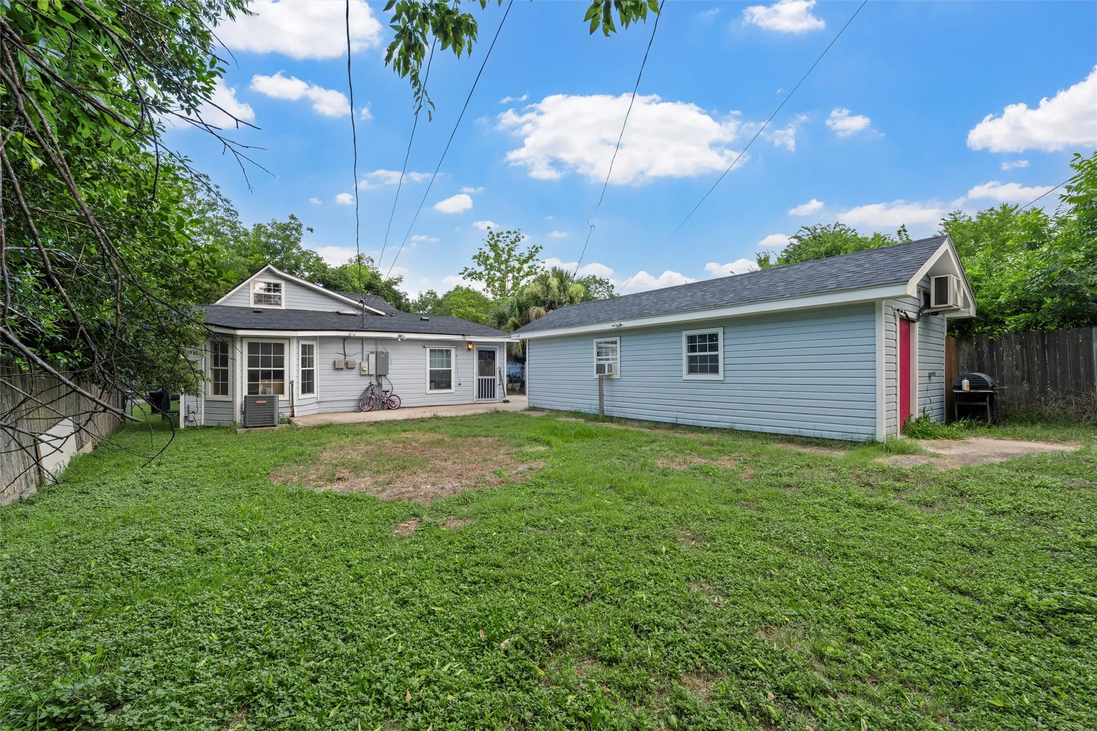 Single Family Residence For Sale in Bell County , 1211 S 17th Street, Temple, Texas 76504, 4 Bedroom, 3 Bathroom, Garage spaces, 1,683 Sqft, built in 1949, mls#21363125, Real Estate Agent in Temple, Homes For Sale in Bell county, Homes For Sale in Temple, Realtor in Temple Texas, Real Estate Brokerage Independent Realty Texas, Luminita Cordes Realtor