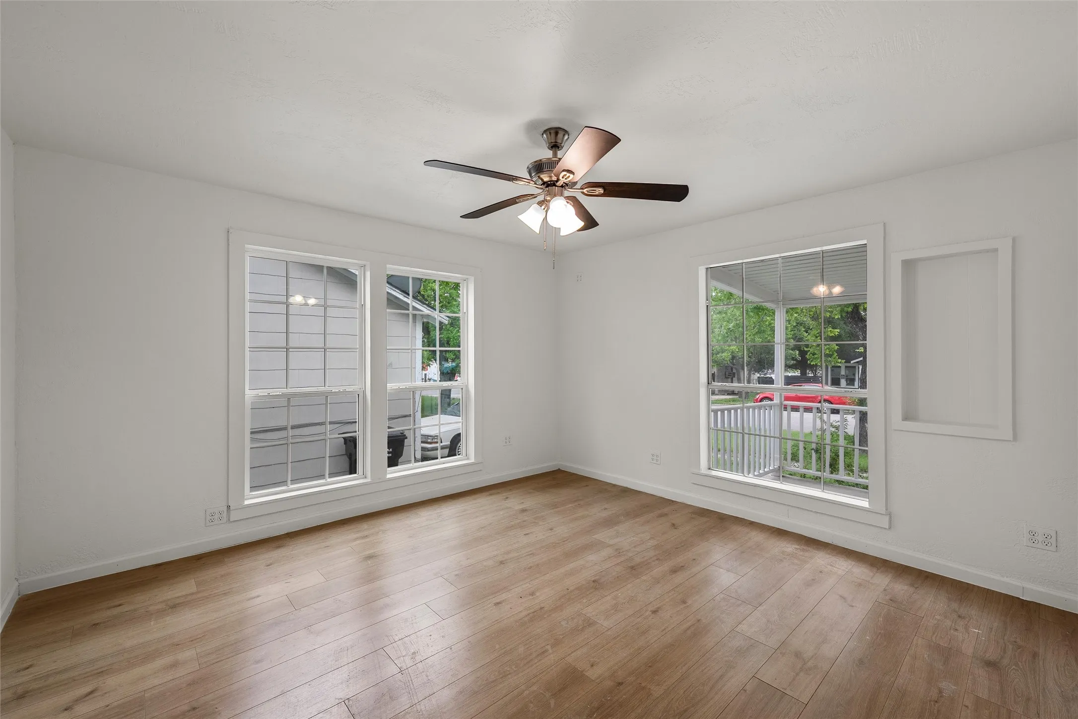 Single Family Residence For Sale in Bell County , 1211 S 17th Street, Temple, Texas 76504, 4 Bedroom, 3 Bathroom, Garage spaces, 1,683 Sqft, built in 1949, mls#21363125, Real Estate Agent in Temple, Homes For Sale in Bell county, Homes For Sale in Temple, Realtor in Temple Texas, Real Estate Brokerage Independent Realty Texas, Luminita Cordes Realtor