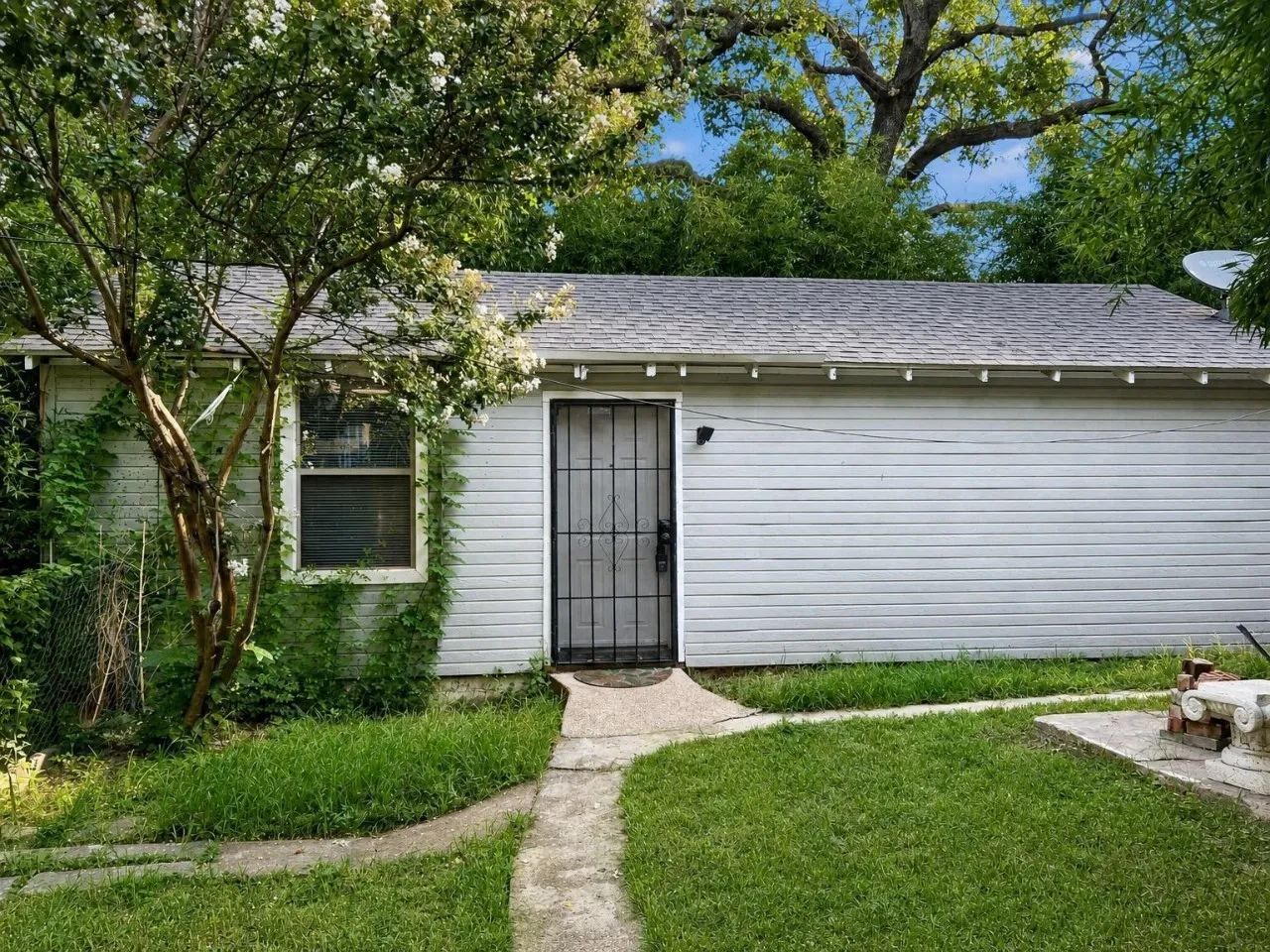 Apartment For Rent in Tarrant County , 933 Gillham Road 935, Fort Worth, Texas 76114, 1 Bedroom, 1 Bathroom, 1 Garage spaces, 650 Sqft, built in 1937, mls#21363342, Real Estate Agent in Fort Worth, Homes For Rent in Tarrant county, Homes For Rent in Fort Worth, Realtor in Fort Worth Texas, Real Estate Brokerage Independent Realty Texas, Luminita Cordes Realtor