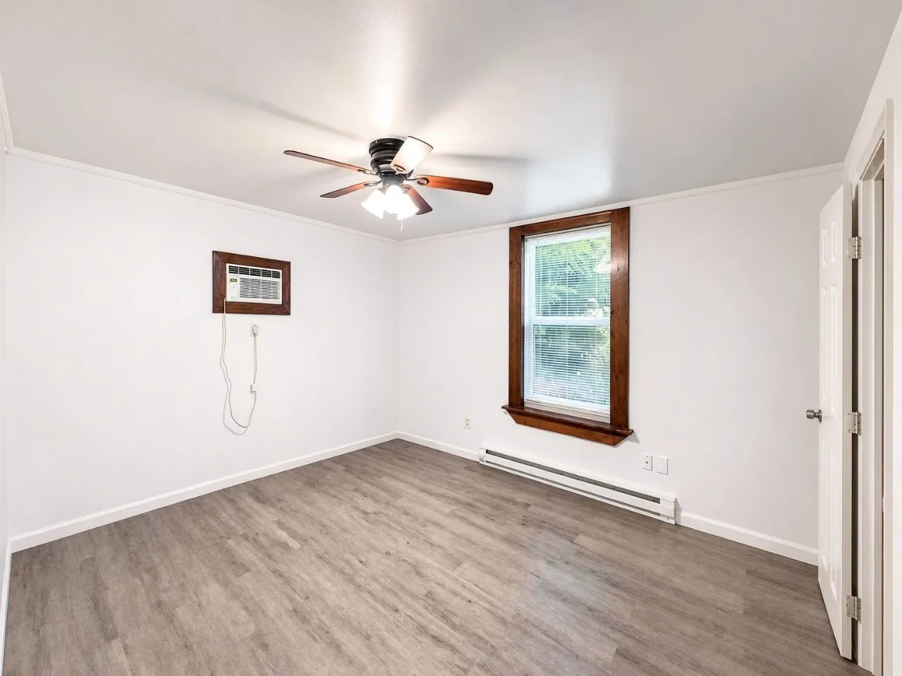 Apartment For Rent in Tarrant County , 933 Gillham Road 935, Fort Worth, Texas 76114, 1 Bedroom, 1 Bathroom, 1 Garage spaces, 650 Sqft, built in 1937, mls#21363342, Real Estate Agent in Fort Worth, Homes For Rent in Tarrant county, Homes For Rent in Fort Worth, Realtor in Fort Worth Texas, Real Estate Brokerage Independent Realty Texas, Luminita Cordes Realtor