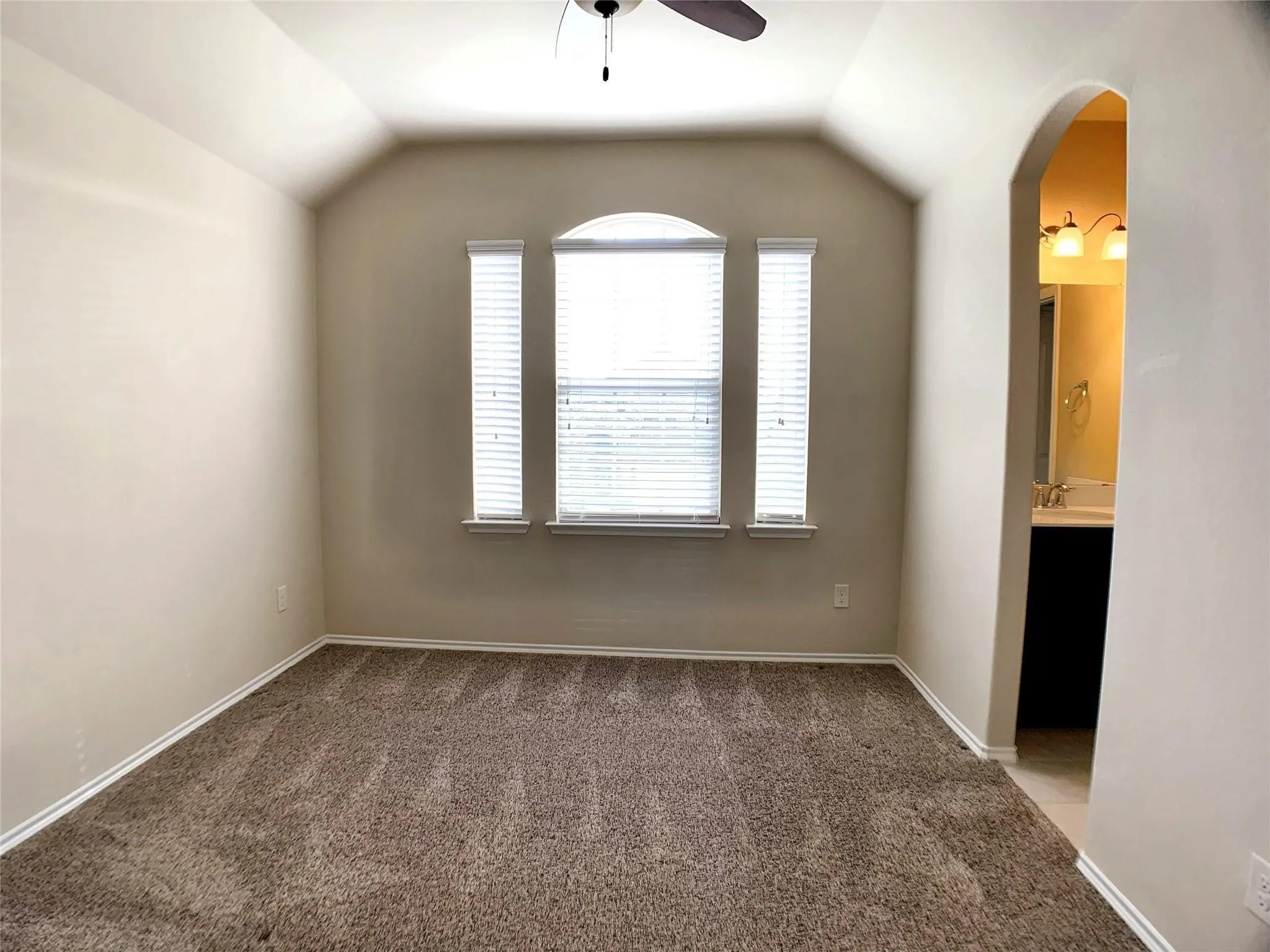Single Family Residence For Rent in Collin County , 9828 Moccasin Creek Lane, Mc Kinney, Texas 75071, 3 Bedroom, 3 Bathroom, 2 Garage spaces, 2,029 Sqft, built in 2016, mls#21363344, Real Estate Agent in Mc Kinney, Homes For Rent in Collin county, Homes For Rent in Mc Kinney, Realtor in Mc Kinney Texas, Real Estate Brokerage Independent Realty Texas, Luminita Cordes Realtor