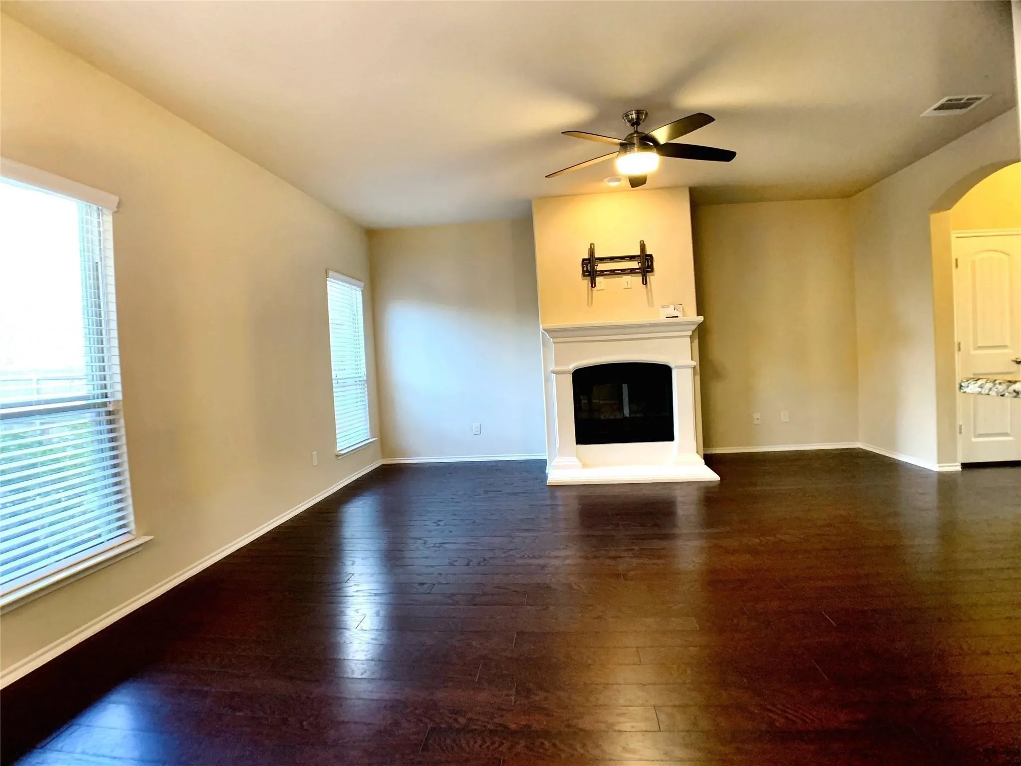 Single Family Residence For Rent in Collin County , 9828 Moccasin Creek Lane, Mc Kinney, Texas 75071, 3 Bedroom, 3 Bathroom, 2 Garage spaces, 2,029 Sqft, built in 2016, mls#21363344, Real Estate Agent in Mc Kinney, Homes For Rent in Collin county, Homes For Rent in Mc Kinney, Realtor in Mc Kinney Texas, Real Estate Brokerage Independent Realty Texas, Luminita Cordes Realtor