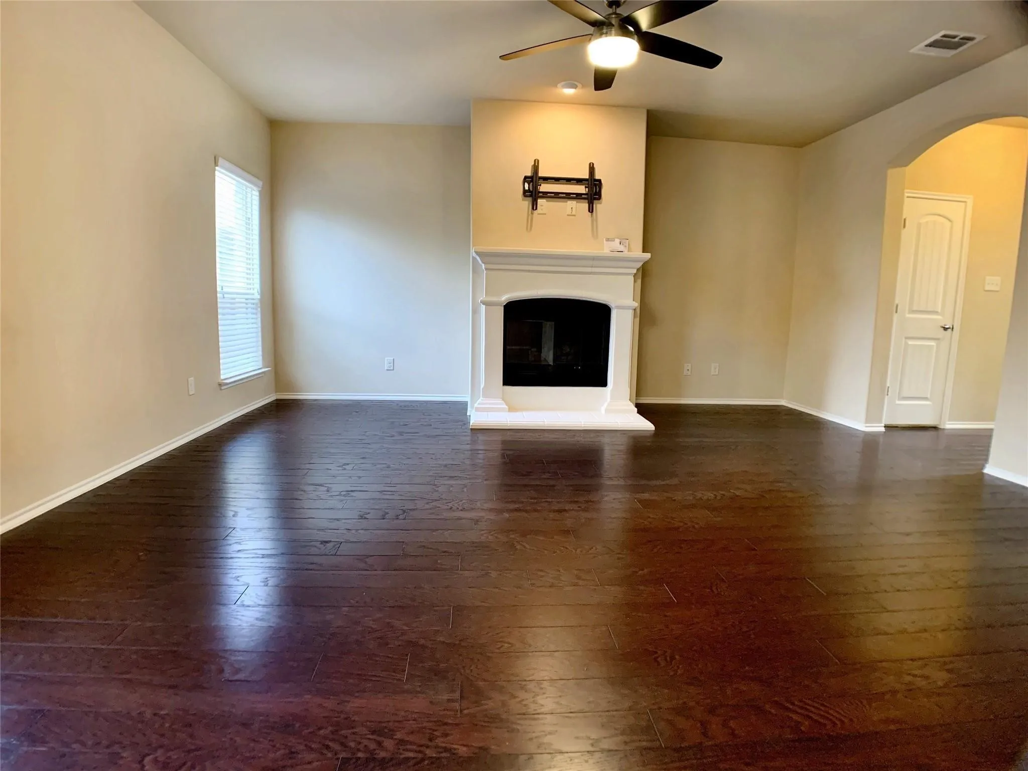 Single Family Residence For Rent in Collin County , 9828 Moccasin Creek Lane, Mc Kinney, Texas 75071, 3 Bedroom, 3 Bathroom, 2 Garage spaces, 2,029 Sqft, built in 2016, mls#21363344, Real Estate Agent in Mc Kinney, Homes For Rent in Collin county, Homes For Rent in Mc Kinney, Realtor in Mc Kinney Texas, Real Estate Brokerage Independent Realty Texas, Luminita Cordes Realtor