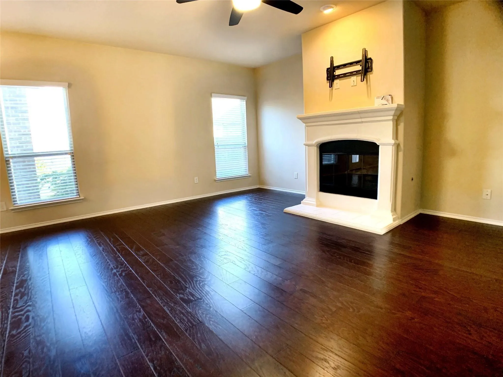 Single Family Residence For Rent in Collin County , 9828 Moccasin Creek Lane, Mc Kinney, Texas 75071, 3 Bedroom, 3 Bathroom, 2 Garage spaces, 2,029 Sqft, built in 2016, mls#21363344, Real Estate Agent in Mc Kinney, Homes For Rent in Collin county, Homes For Rent in Mc Kinney, Realtor in Mc Kinney Texas, Real Estate Brokerage Independent Realty Texas, Luminita Cordes Realtor