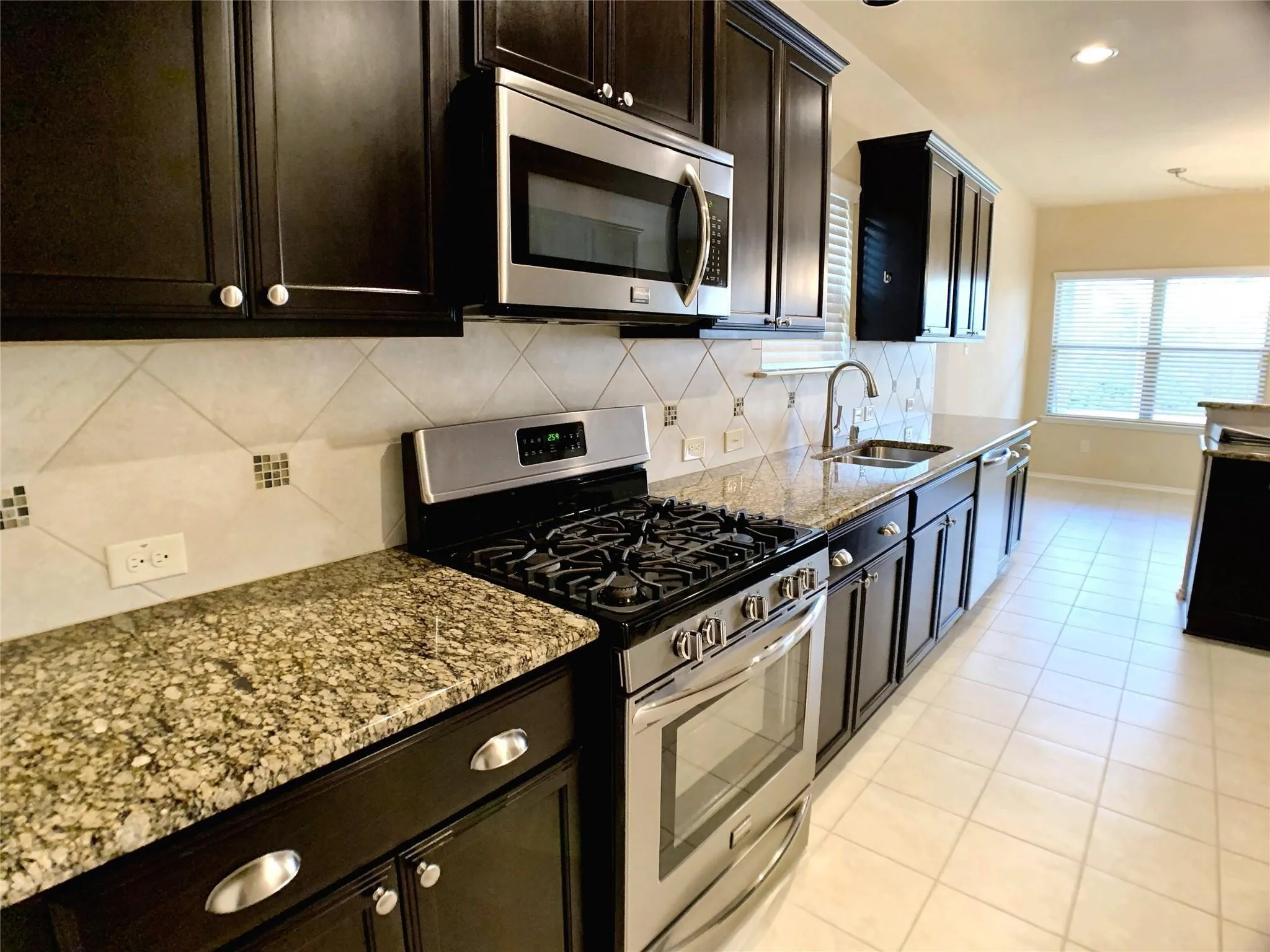 Single Family Residence For Rent in Collin County , 9828 Moccasin Creek Lane, Mc Kinney, Texas 75071, 3 Bedroom, 3 Bathroom, 2 Garage spaces, 2,029 Sqft, built in 2016, mls#21363344, Real Estate Agent in Mc Kinney, Homes For Rent in Collin county, Homes For Rent in Mc Kinney, Realtor in Mc Kinney Texas, Real Estate Brokerage Independent Realty Texas, Luminita Cordes Realtor
