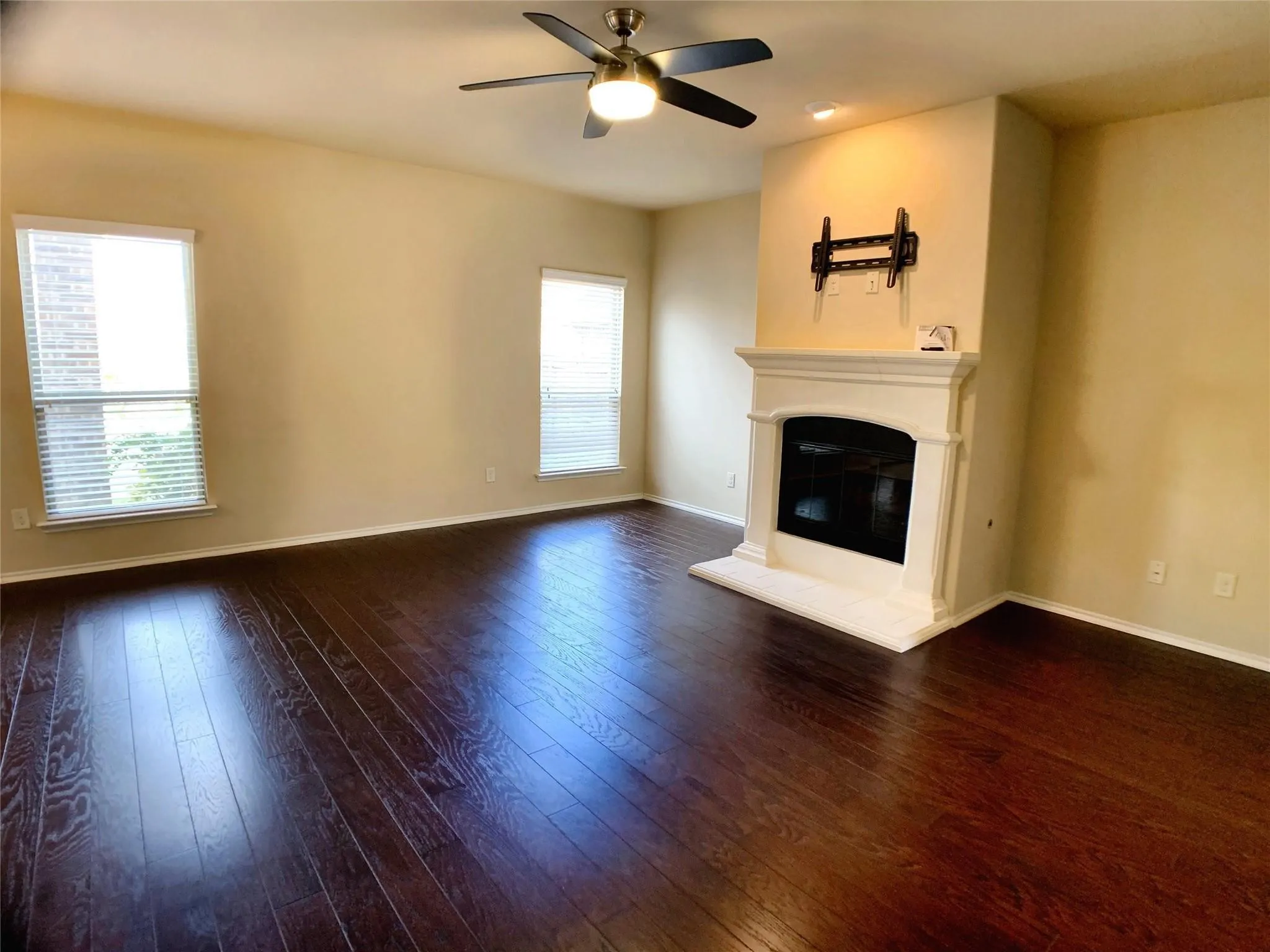 Single Family Residence For Rent in Collin County , 9828 Moccasin Creek Lane, Mc Kinney, Texas 75071, 3 Bedroom, 3 Bathroom, 2 Garage spaces, 2,029 Sqft, built in 2016, mls#21363344, Real Estate Agent in Mc Kinney, Homes For Rent in Collin county, Homes For Rent in Mc Kinney, Realtor in Mc Kinney Texas, Real Estate Brokerage Independent Realty Texas, Luminita Cordes Realtor