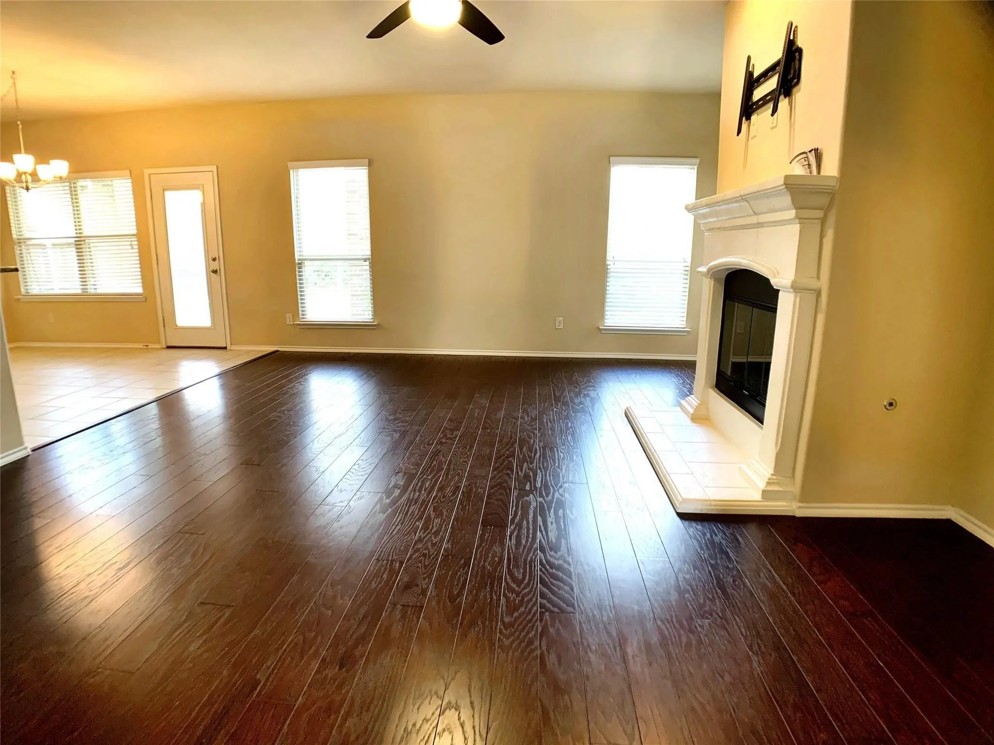 Single Family Residence For Rent in Collin County , 9828 Moccasin Creek Lane, Mc Kinney, Texas 75071, 3 Bedroom, 3 Bathroom, 2 Garage spaces, 2,029 Sqft, built in 2016, mls#21363344, Real Estate Agent in Mc Kinney, Homes For Rent in Collin county, Homes For Rent in Mc Kinney, Realtor in Mc Kinney Texas, Real Estate Brokerage Independent Realty Texas, Luminita Cordes Realtor