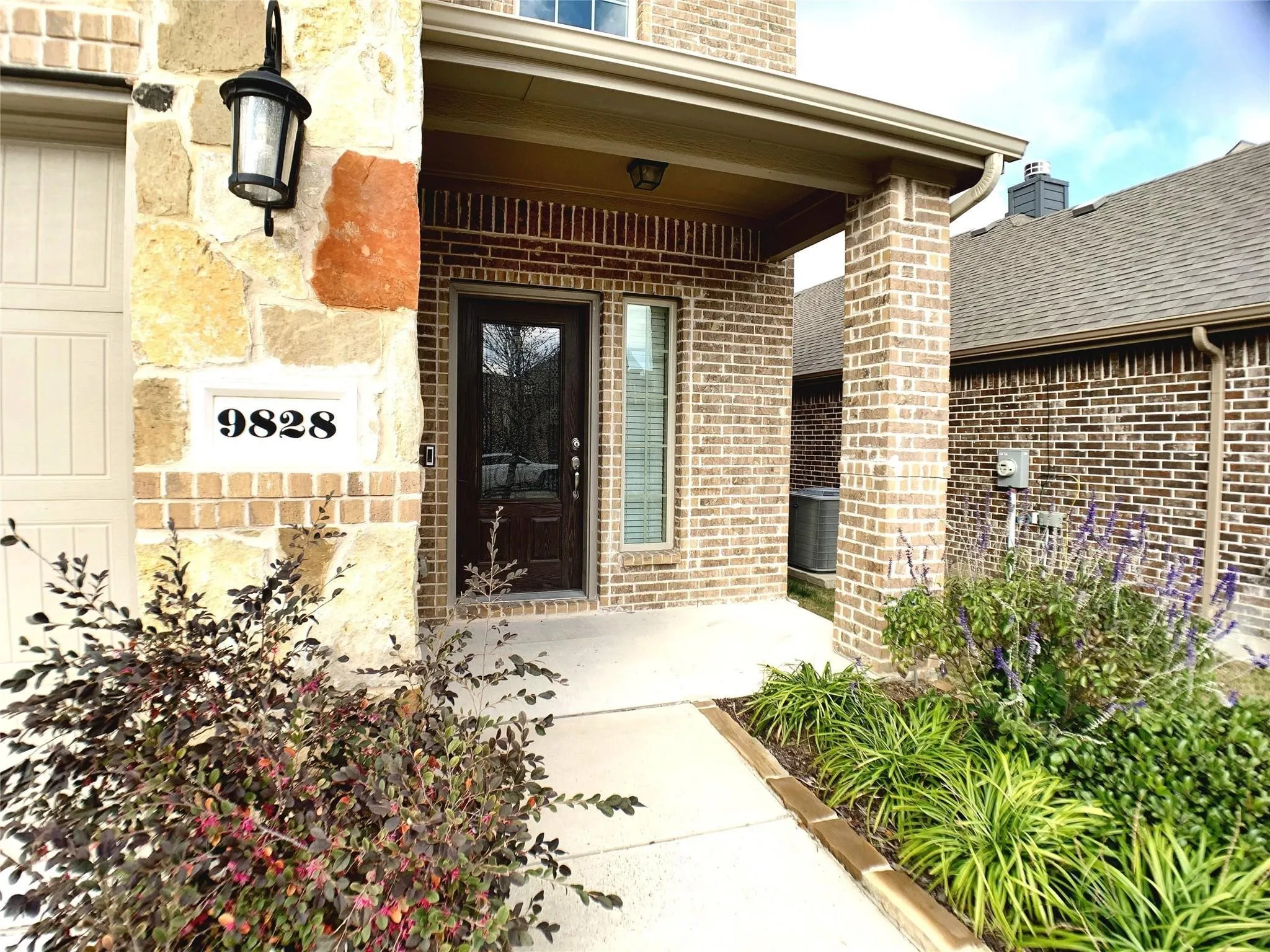 Single Family Residence For Rent in Collin County , 9828 Moccasin Creek Lane, Mc Kinney, Texas 75071, 3 Bedroom, 3 Bathroom, 2 Garage spaces, 2,029 Sqft, built in 2016, mls#21363344, Real Estate Agent in Mc Kinney, Homes For Rent in Collin county, Homes For Rent in Mc Kinney, Realtor in Mc Kinney Texas, Real Estate Brokerage Independent Realty Texas, Luminita Cordes Realtor