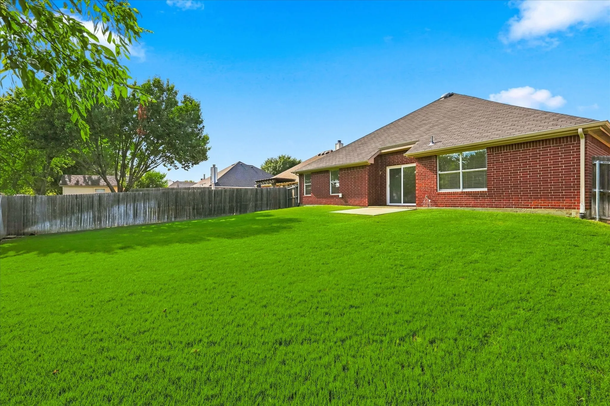 Single Family Residence For Sale in Tarrant County , 324 Camp Creek Drive, Arlington, Texas 76002, 4 Bedroom, 2 Bathroom, 2 Garage spaces, 2,097 Sqft, built in 2000, mls#21363324, Real Estate Agent in Arlington, Homes For Sale in Tarrant county, Homes For Sale in Arlington, Realtor in Arlington Texas, Real Estate Brokerage Independent Realty Texas, Luminita Cordes Realtor