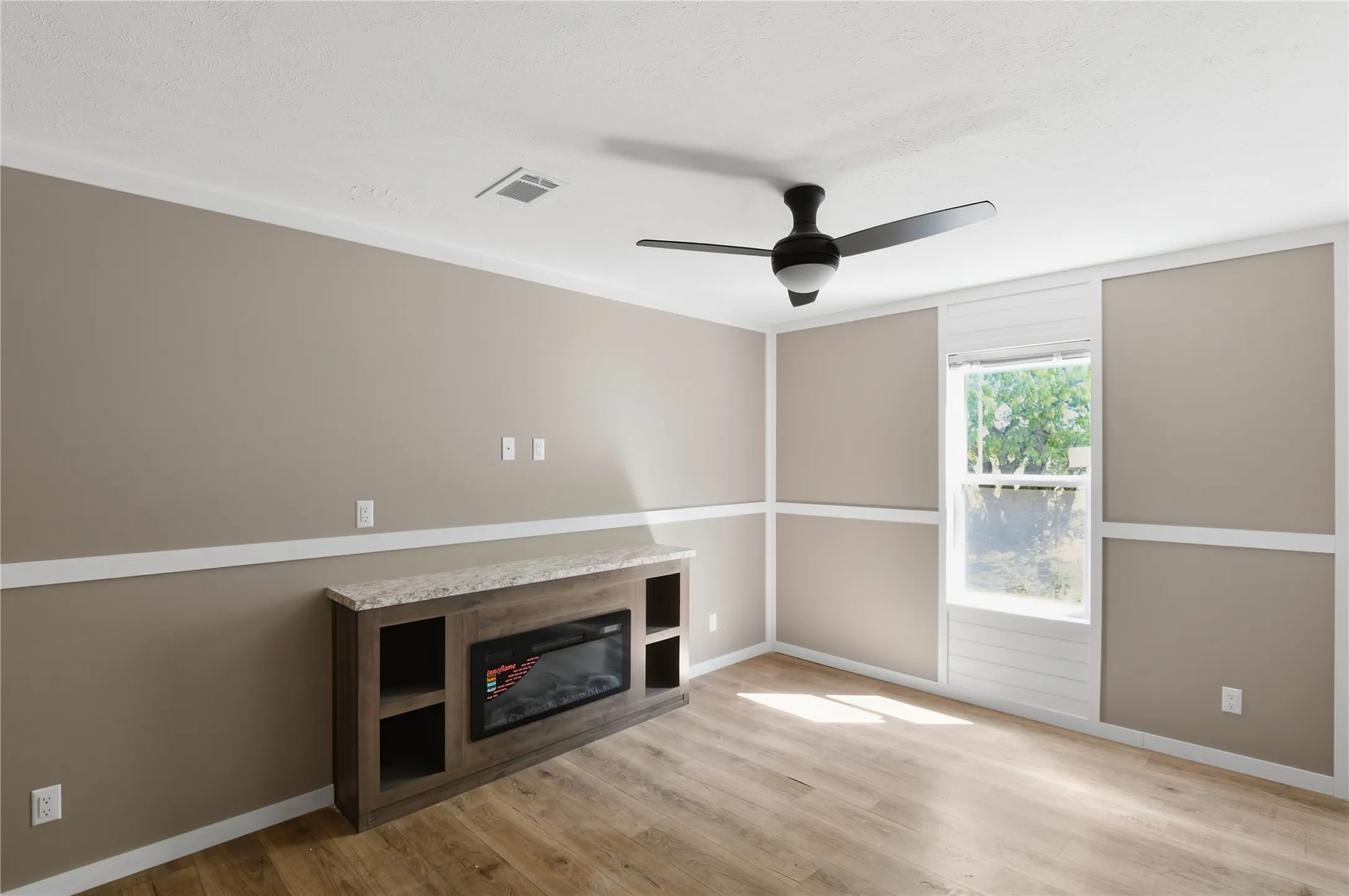 5th bedroom (no closet)