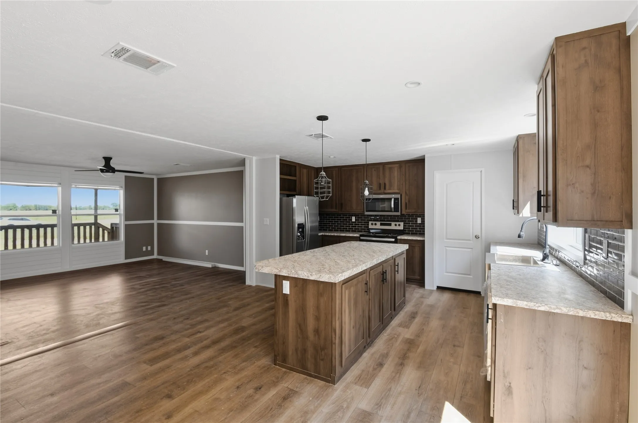 Manufactured Home For Sale in Hunt County , 4796 E Highway 11, Commerce, Texas 75428, 5 Bedroom, 3 Bathroom, Garage spaces, 2,085 Sqft, built in 2025, mls#21359439, Real Estate Agent in Commerce, Homes For Sale in Hunt county, Homes For Sale in Commerce, Realtor in Commerce Texas, Real Estate Brokerage Independent Realty Texas, Luminita Cordes Realtor