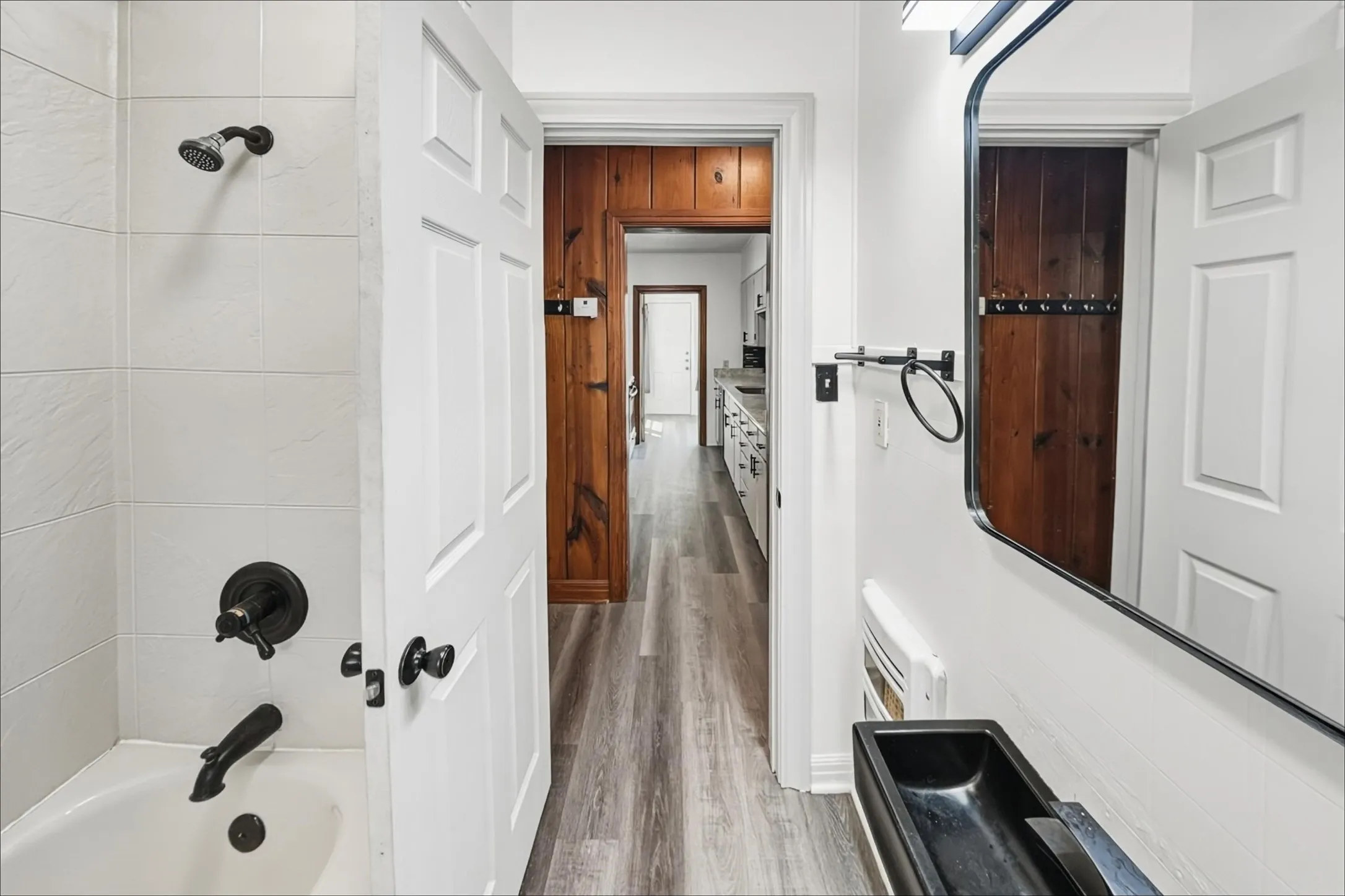 Single Family Residence For Rent in Tarrant County , 3624 Frazier Avenue, Fort Worth, Texas 76110, 2 Bedroom, 1 Bathroom, 1 Garage spaces, 796 Sqft, built in 1939, mls#21363357, Real Estate Agent in Fort Worth, Homes For Rent in Tarrant county, Homes For Rent in Fort Worth, Realtor in Fort Worth Texas, Real Estate Brokerage Independent Realty Texas, Luminita Cordes Realtor