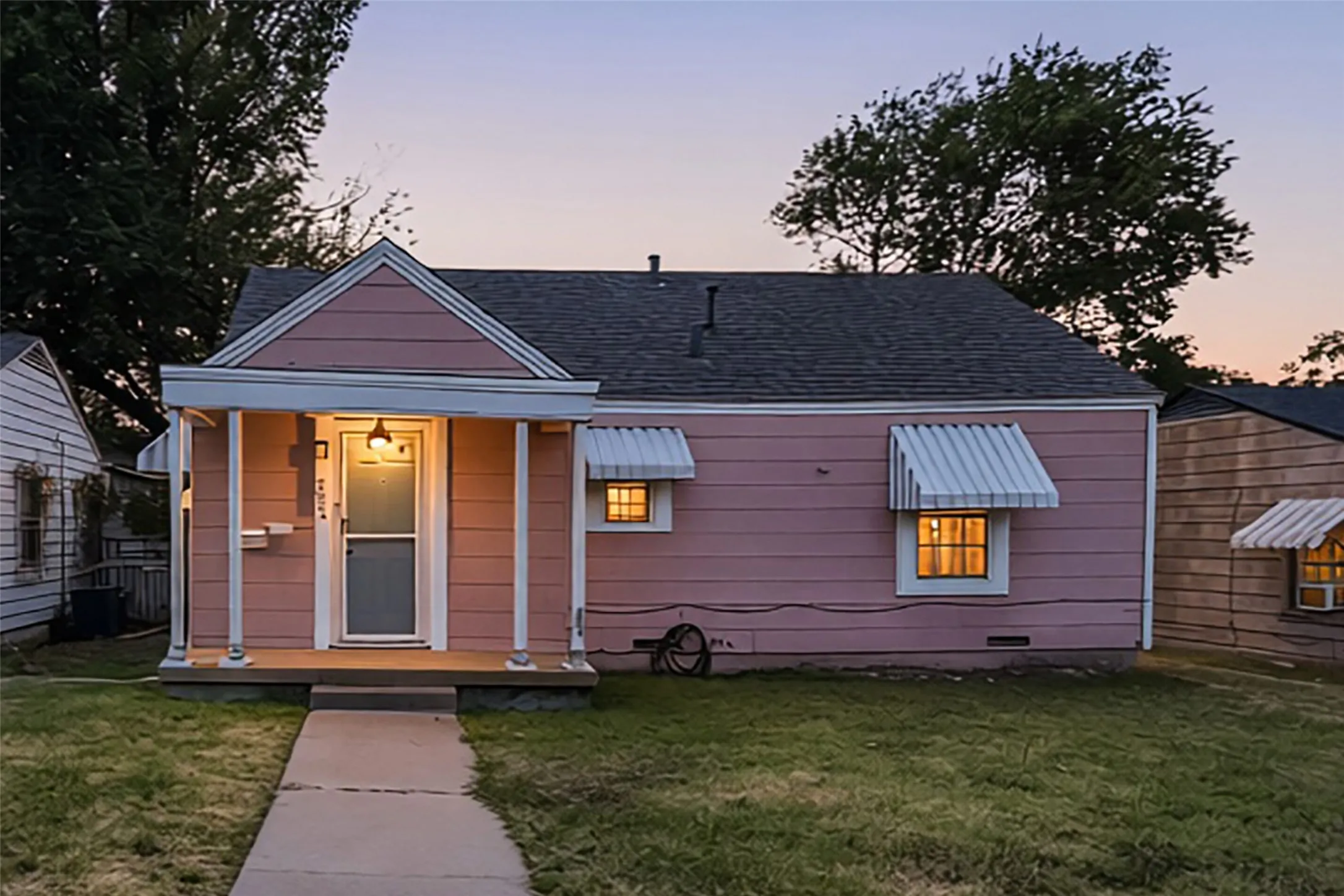 Single Family Residence For Rent in Tarrant County , 3624 Frazier Avenue, Fort Worth, Texas 76110, 2 Bedroom, 1 Bathroom, 1 Garage spaces, 796 Sqft, built in 1939, mls#21363357, Real Estate Agent in Fort Worth, Homes For Rent in Tarrant county, Homes For Rent in Fort Worth, Realtor in Fort Worth Texas, Real Estate Brokerage Independent Realty Texas, Luminita Cordes Realtor