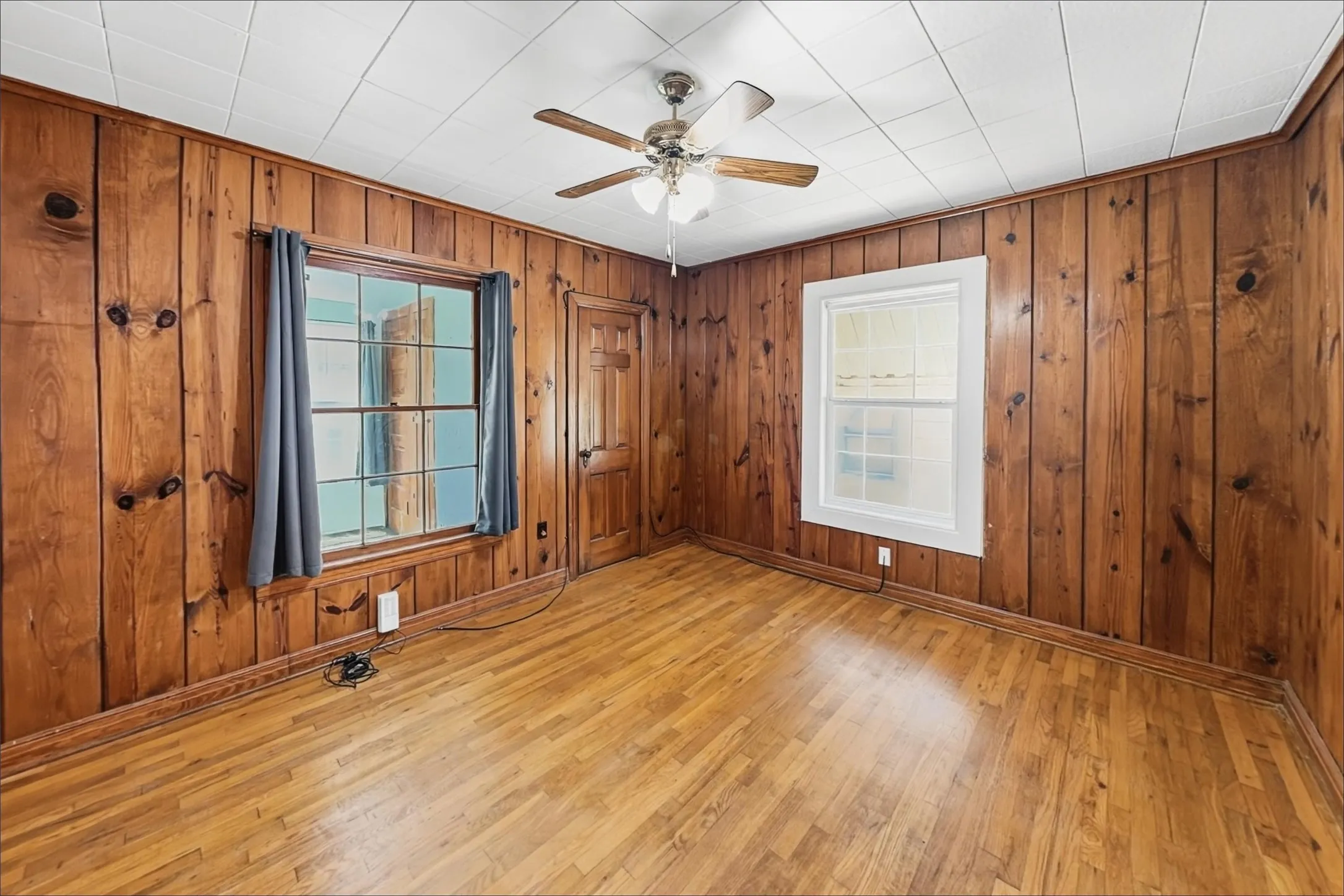 Single Family Residence For Rent in Tarrant County , 3624 Frazier Avenue, Fort Worth, Texas 76110, 2 Bedroom, 1 Bathroom, 1 Garage spaces, 796 Sqft, built in 1939, mls#21363357, Real Estate Agent in Fort Worth, Homes For Rent in Tarrant county, Homes For Rent in Fort Worth, Realtor in Fort Worth Texas, Real Estate Brokerage Independent Realty Texas, Luminita Cordes Realtor