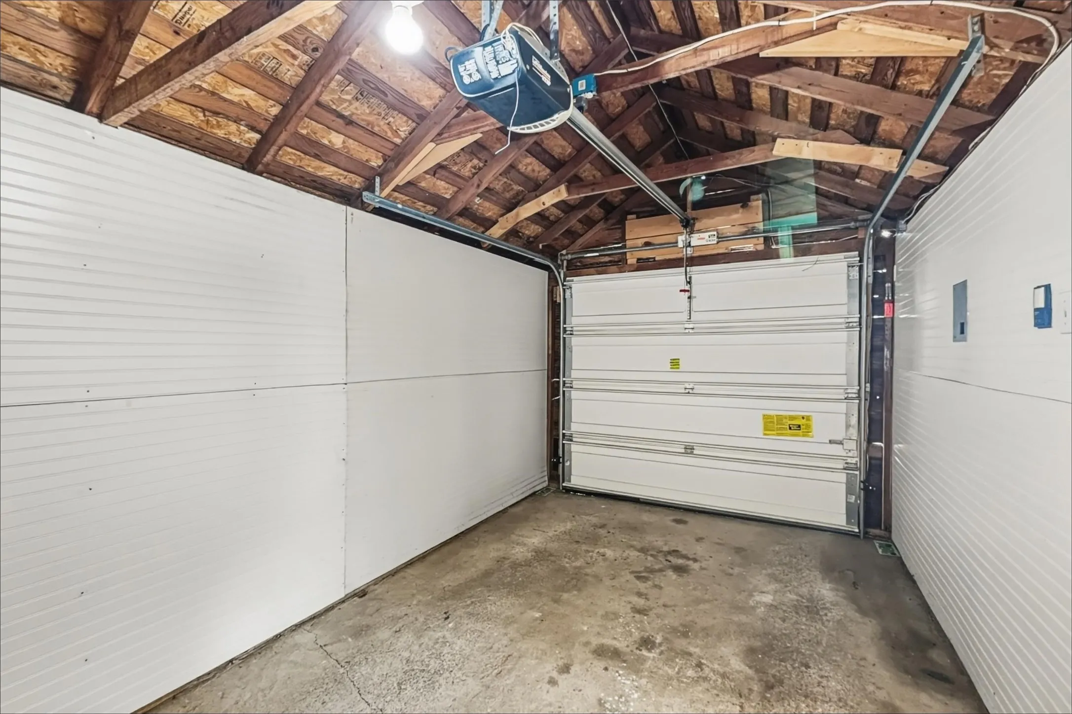 Single Family Residence For Rent in Tarrant County , 3624 Frazier Avenue, Fort Worth, Texas 76110, 2 Bedroom, 1 Bathroom, 1 Garage spaces, 796 Sqft, built in 1939, mls#21363357, Real Estate Agent in Fort Worth, Homes For Rent in Tarrant county, Homes For Rent in Fort Worth, Realtor in Fort Worth Texas, Real Estate Brokerage Independent Realty Texas, Luminita Cordes Realtor