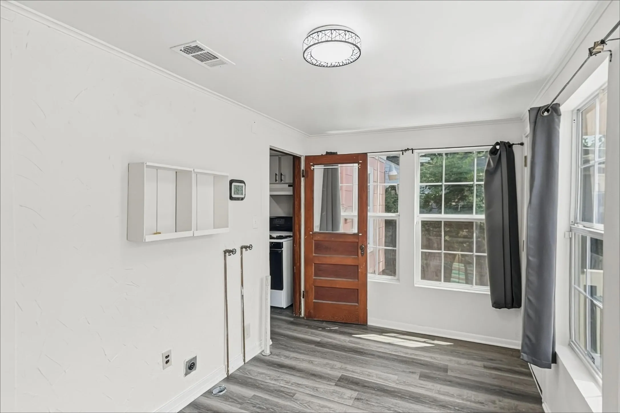 Single Family Residence For Rent in Tarrant County , 3624 Frazier Avenue, Fort Worth, Texas 76110, 2 Bedroom, 1 Bathroom, 1 Garage spaces, 796 Sqft, built in 1939, mls#21363357, Real Estate Agent in Fort Worth, Homes For Rent in Tarrant county, Homes For Rent in Fort Worth, Realtor in Fort Worth Texas, Real Estate Brokerage Independent Realty Texas, Luminita Cordes Realtor