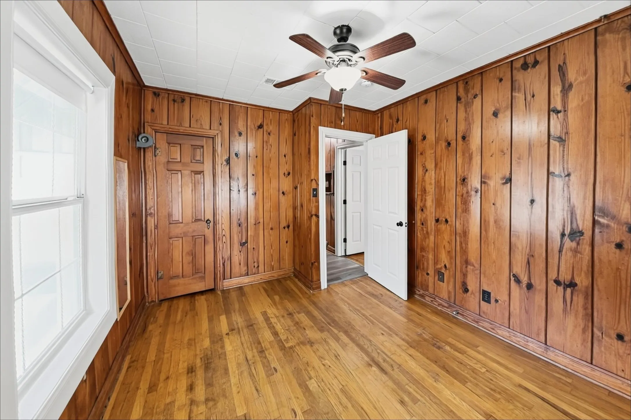 Single Family Residence For Rent in Tarrant County , 3624 Frazier Avenue, Fort Worth, Texas 76110, 2 Bedroom, 1 Bathroom, 1 Garage spaces, 796 Sqft, built in 1939, mls#21363357, Real Estate Agent in Fort Worth, Homes For Rent in Tarrant county, Homes For Rent in Fort Worth, Realtor in Fort Worth Texas, Real Estate Brokerage Independent Realty Texas, Luminita Cordes Realtor