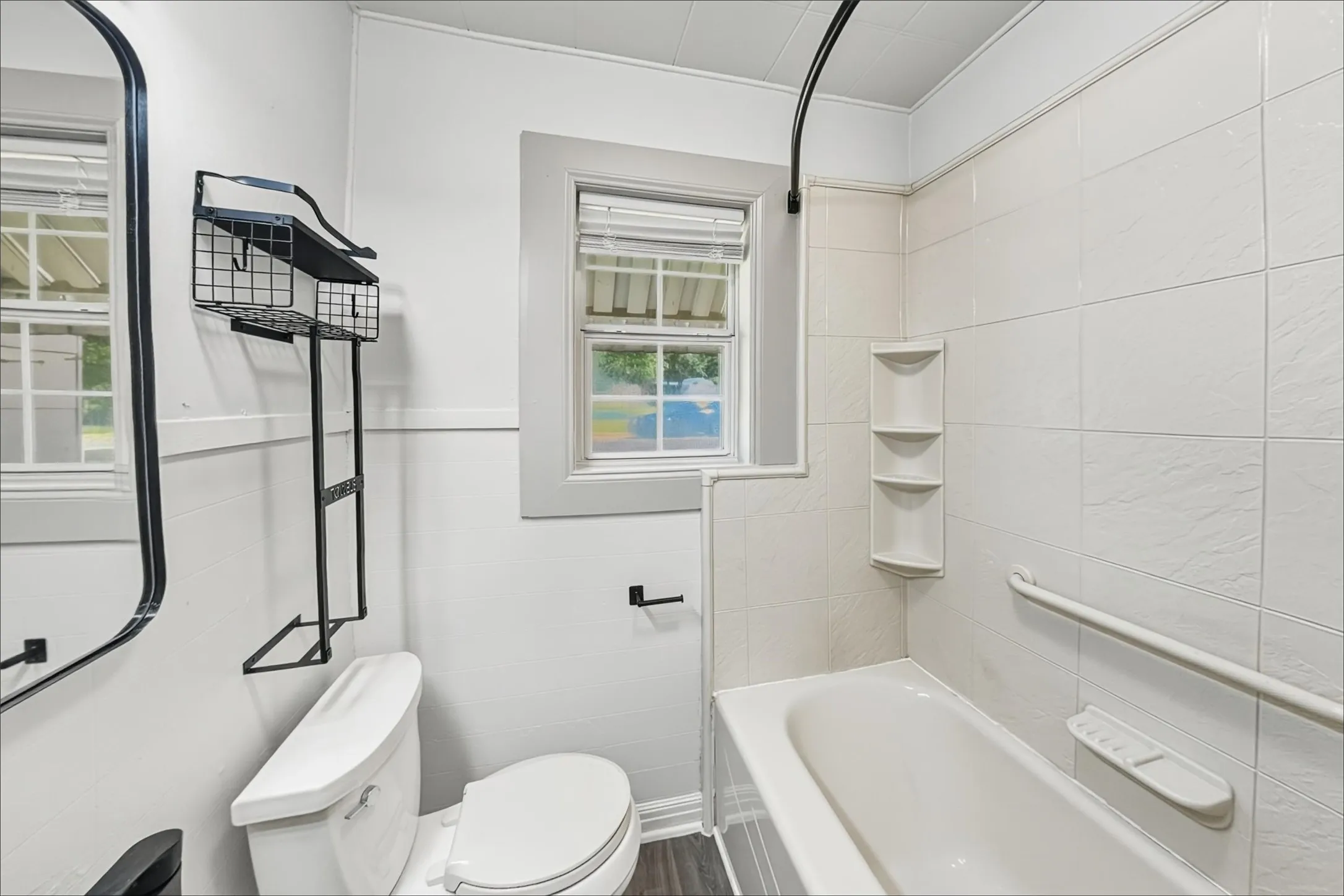 Single Family Residence For Rent in Tarrant County , 3624 Frazier Avenue, Fort Worth, Texas 76110, 2 Bedroom, 1 Bathroom, 1 Garage spaces, 796 Sqft, built in 1939, mls#21363357, Real Estate Agent in Fort Worth, Homes For Rent in Tarrant county, Homes For Rent in Fort Worth, Realtor in Fort Worth Texas, Real Estate Brokerage Independent Realty Texas, Luminita Cordes Realtor