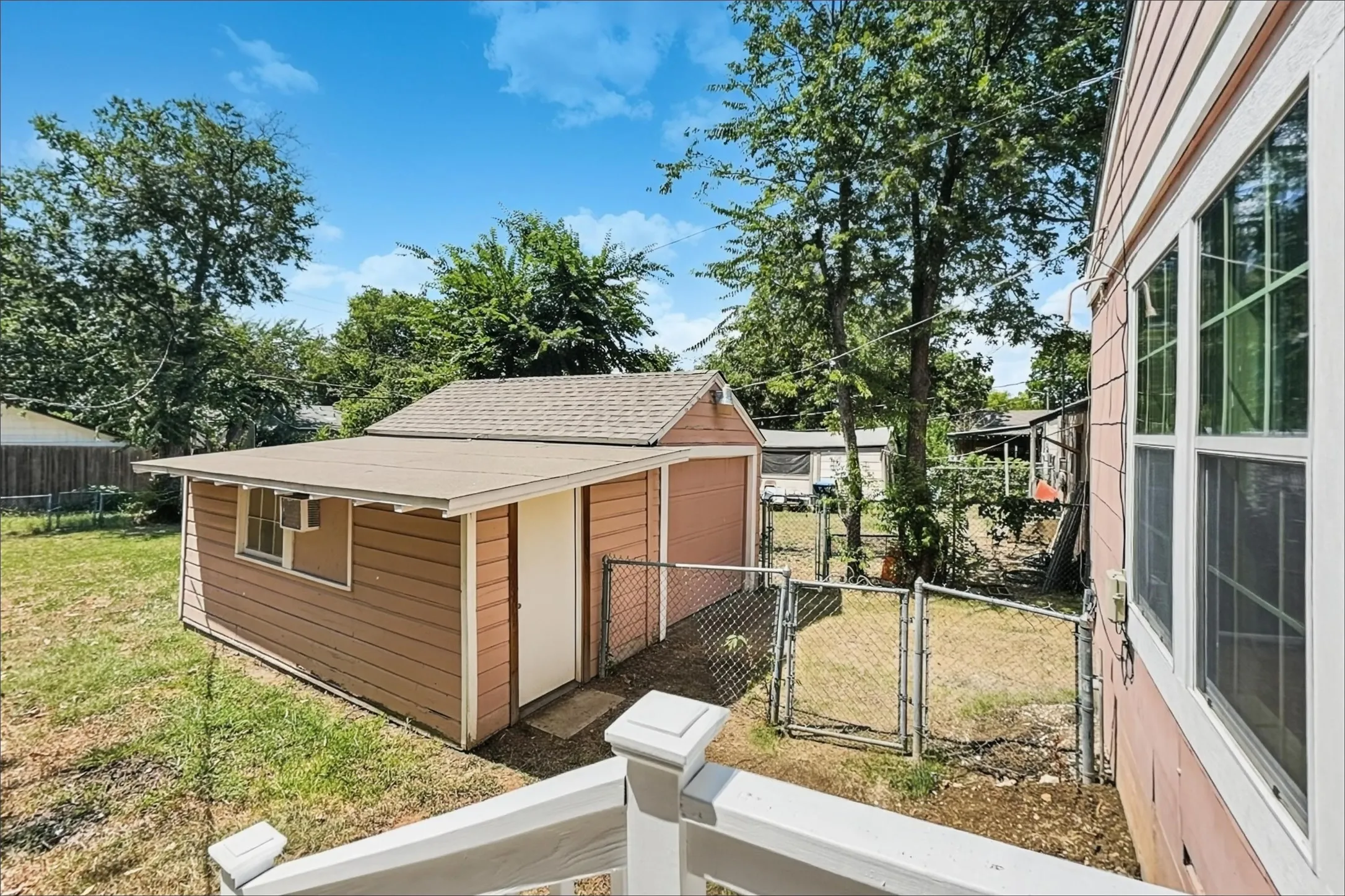Single Family Residence For Rent in Tarrant County , 3624 Frazier Avenue, Fort Worth, Texas 76110, 2 Bedroom, 1 Bathroom, 1 Garage spaces, 796 Sqft, built in 1939, mls#21363357, Real Estate Agent in Fort Worth, Homes For Rent in Tarrant county, Homes For Rent in Fort Worth, Realtor in Fort Worth Texas, Real Estate Brokerage Independent Realty Texas, Luminita Cordes Realtor