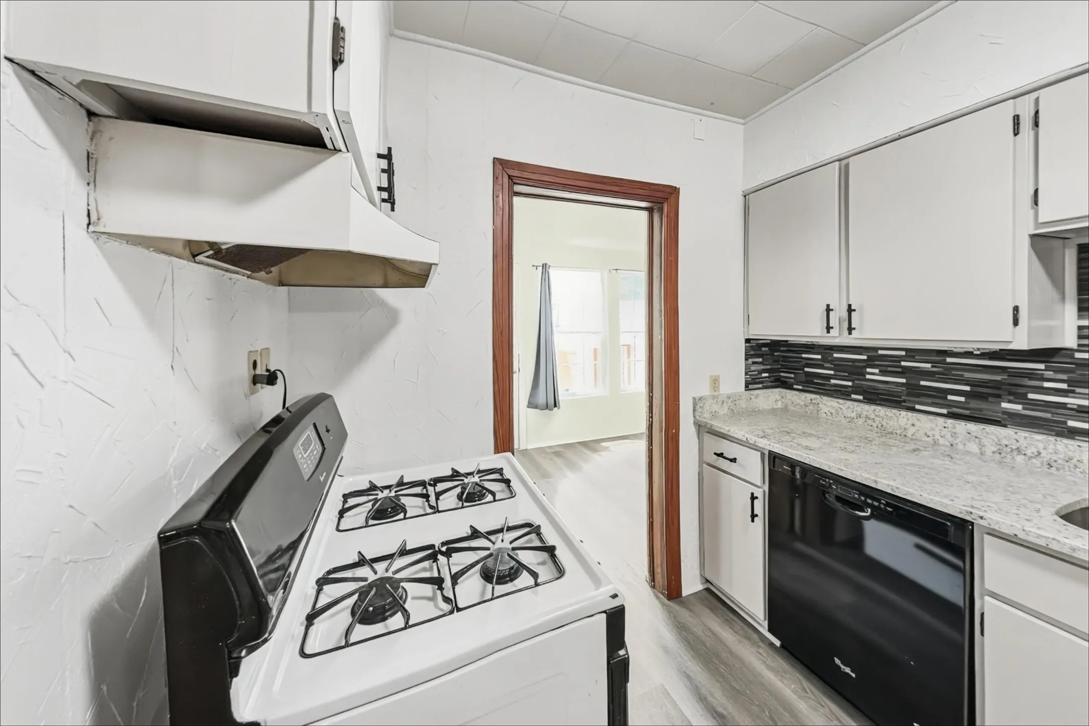 Single Family Residence For Rent in Tarrant County , 3624 Frazier Avenue, Fort Worth, Texas 76110, 2 Bedroom, 1 Bathroom, 1 Garage spaces, 796 Sqft, built in 1939, mls#21363357, Real Estate Agent in Fort Worth, Homes For Rent in Tarrant county, Homes For Rent in Fort Worth, Realtor in Fort Worth Texas, Real Estate Brokerage Independent Realty Texas, Luminita Cordes Realtor