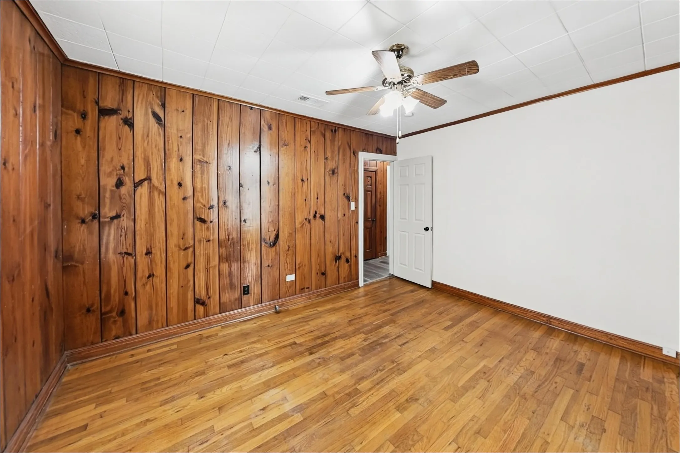 Single Family Residence For Rent in Tarrant County , 3624 Frazier Avenue, Fort Worth, Texas 76110, 2 Bedroom, 1 Bathroom, 1 Garage spaces, 796 Sqft, built in 1939, mls#21363357, Real Estate Agent in Fort Worth, Homes For Rent in Tarrant county, Homes For Rent in Fort Worth, Realtor in Fort Worth Texas, Real Estate Brokerage Independent Realty Texas, Luminita Cordes Realtor