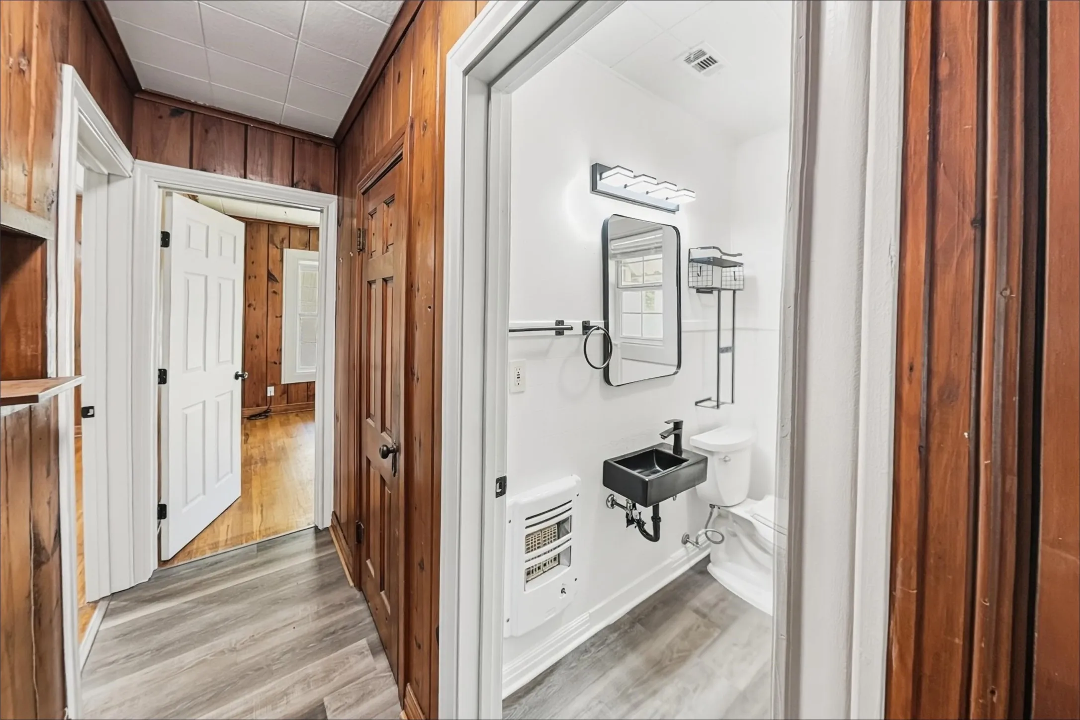 Single Family Residence For Rent in Tarrant County , 3624 Frazier Avenue, Fort Worth, Texas 76110, 2 Bedroom, 1 Bathroom, 1 Garage spaces, 796 Sqft, built in 1939, mls#21363357, Real Estate Agent in Fort Worth, Homes For Rent in Tarrant county, Homes For Rent in Fort Worth, Realtor in Fort Worth Texas, Real Estate Brokerage Independent Realty Texas, Luminita Cordes Realtor