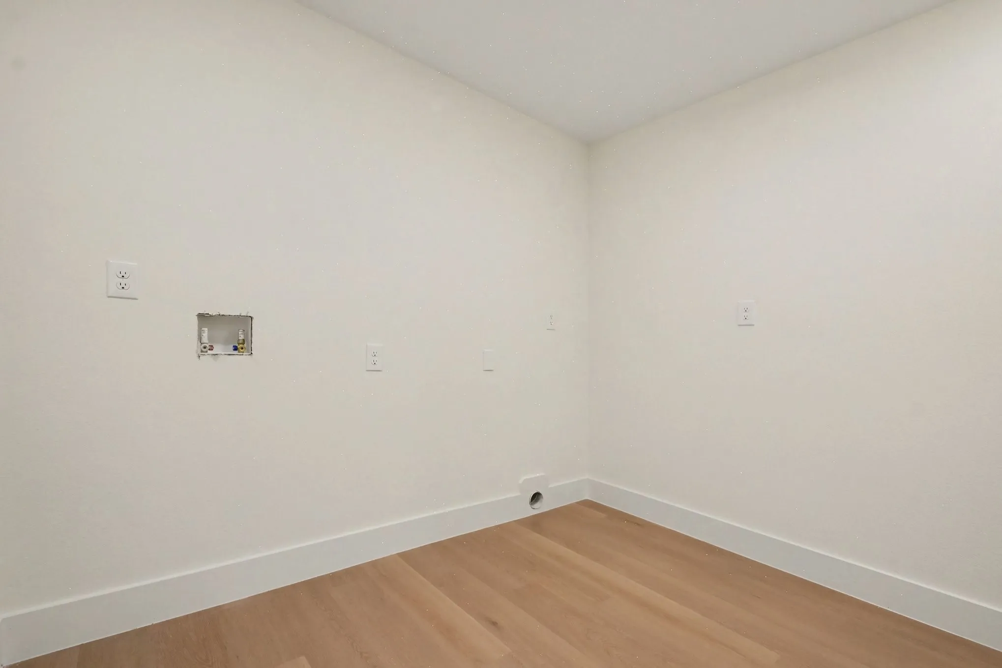 Single Family Residence For Sale in Dallas County , 3110 Dupree Street, Irving, Texas 75062, 4 Bedroom, 3 Bathroom, Garage spaces, 1,999 Sqft, built in 1961, mls#21362435, Real Estate Agent in Irving, Homes For Sale in Dallas county, Homes For Sale in Irving, Realtor in Irving Texas, Real Estate Brokerage Independent Realty Texas, Luminita Cordes Realtor